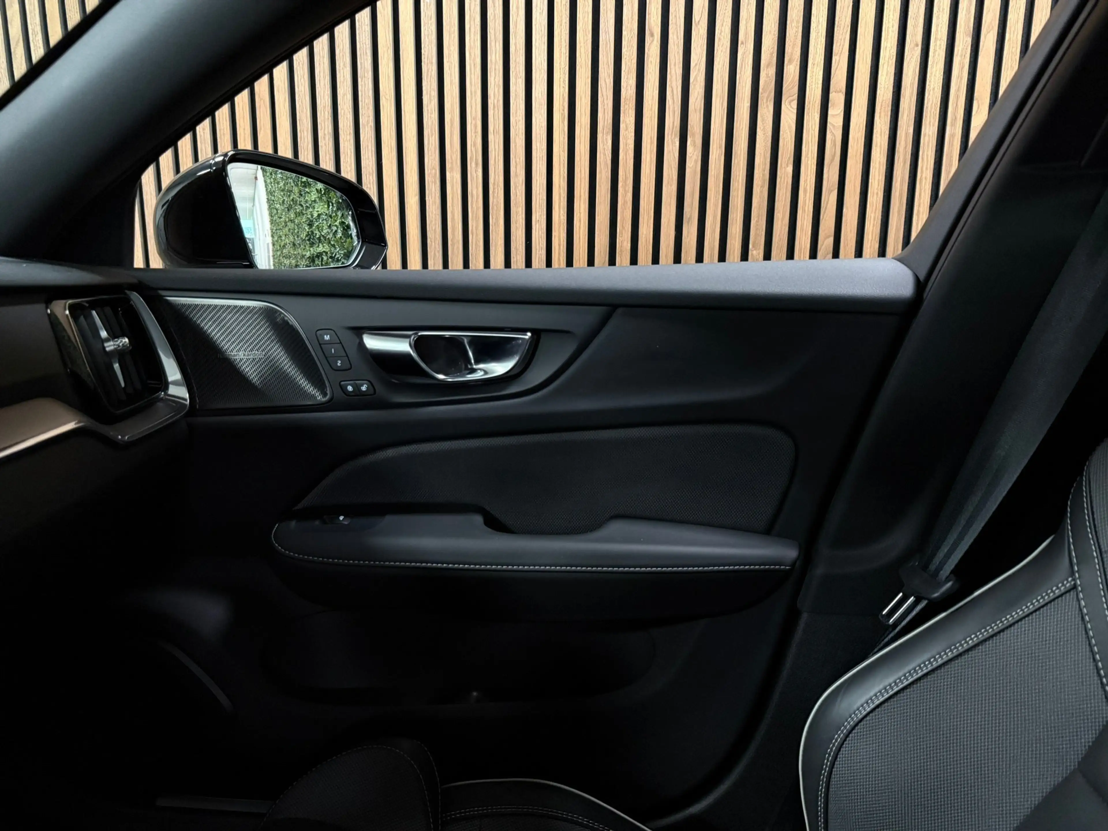 Volvo V60 T6 AWD Recharge Plus Dark | Schuifdak | 360 Camera — photo 35