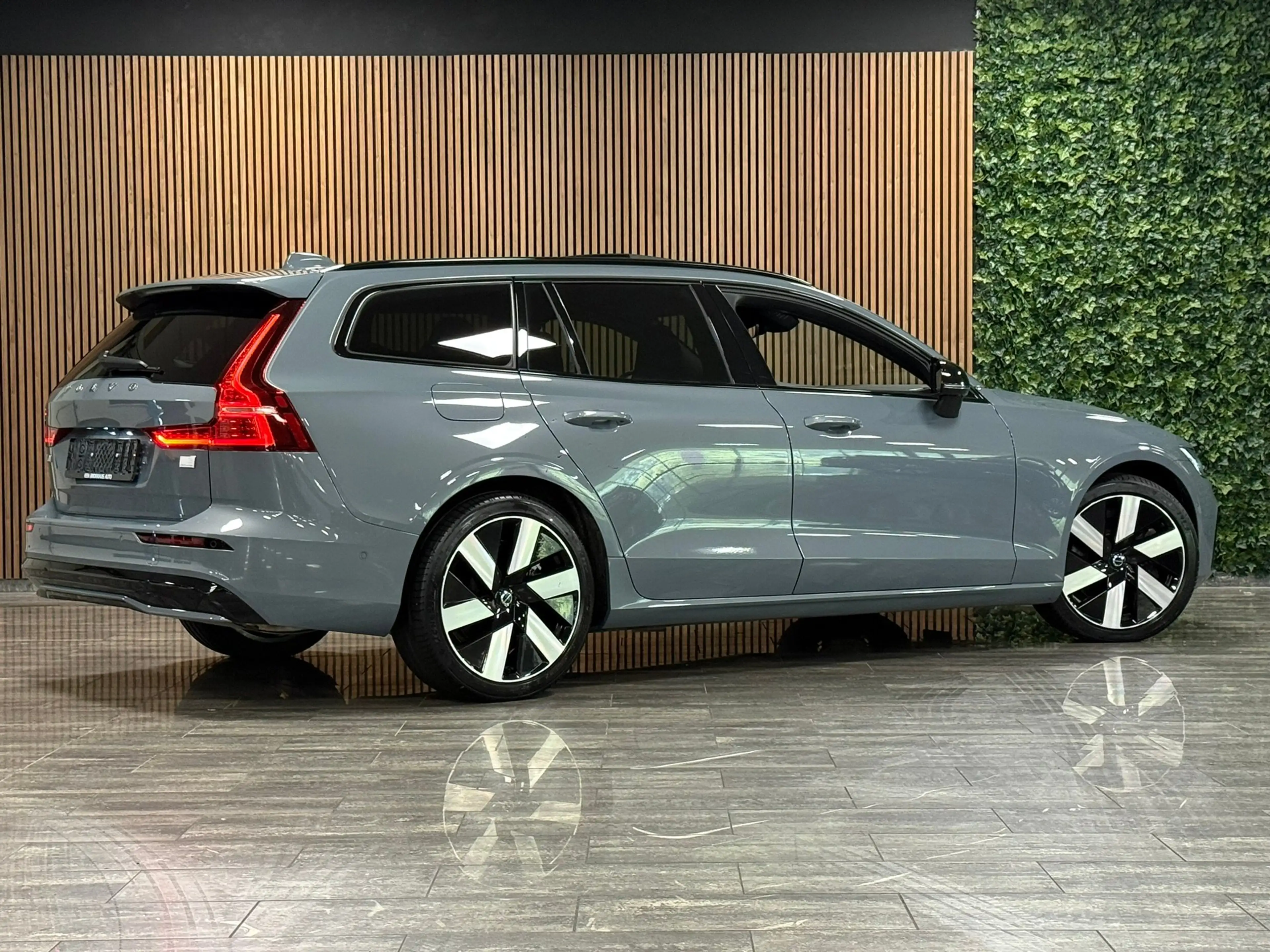 Volvo V60 T6 AWD Recharge Plus Dark | Schuifdak | 360 Camera — photo 3