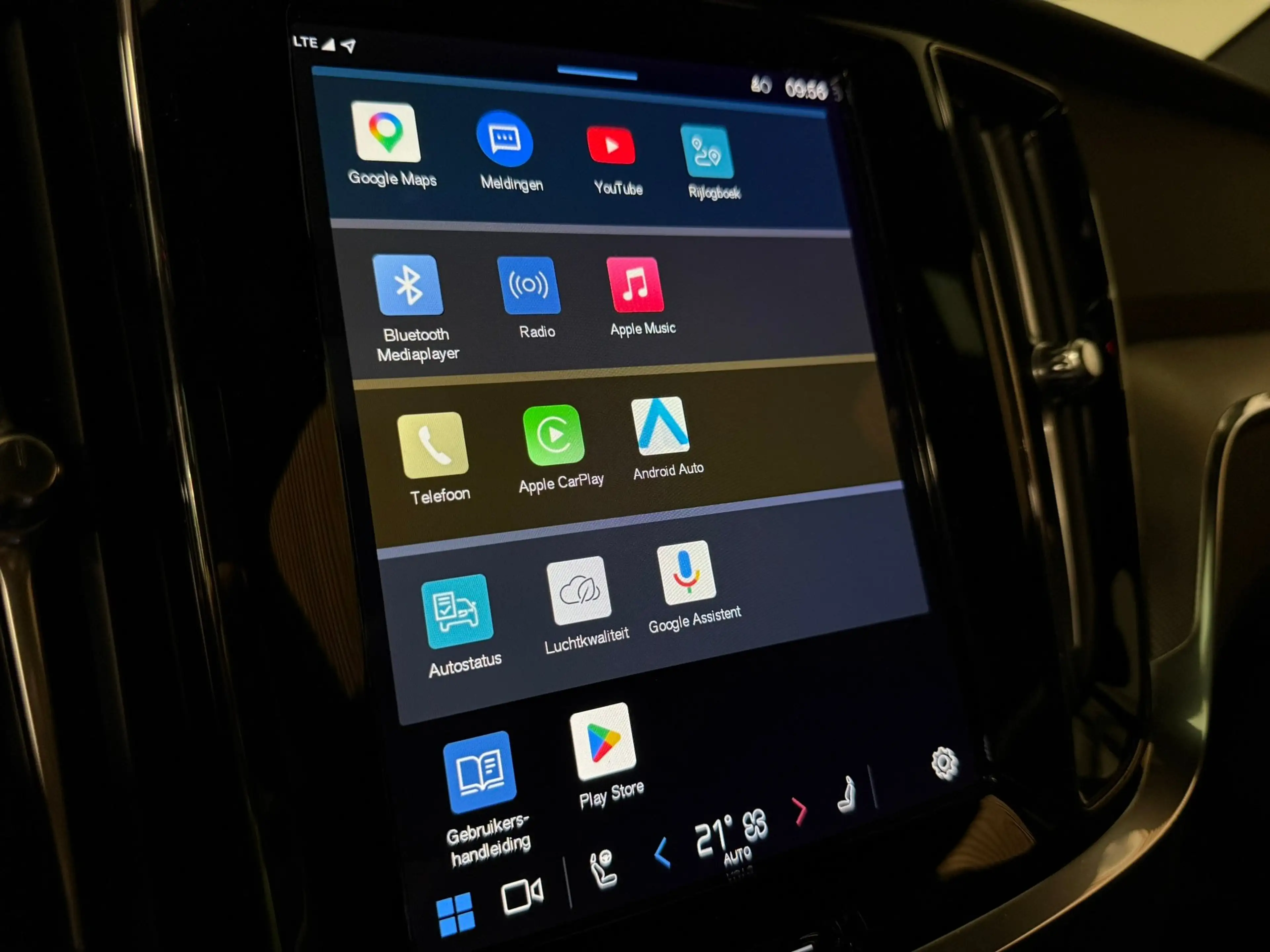 Volvo V60 T6 AWD Recharge Plus Dark | Schuifdak | 360 Camera — photo 24