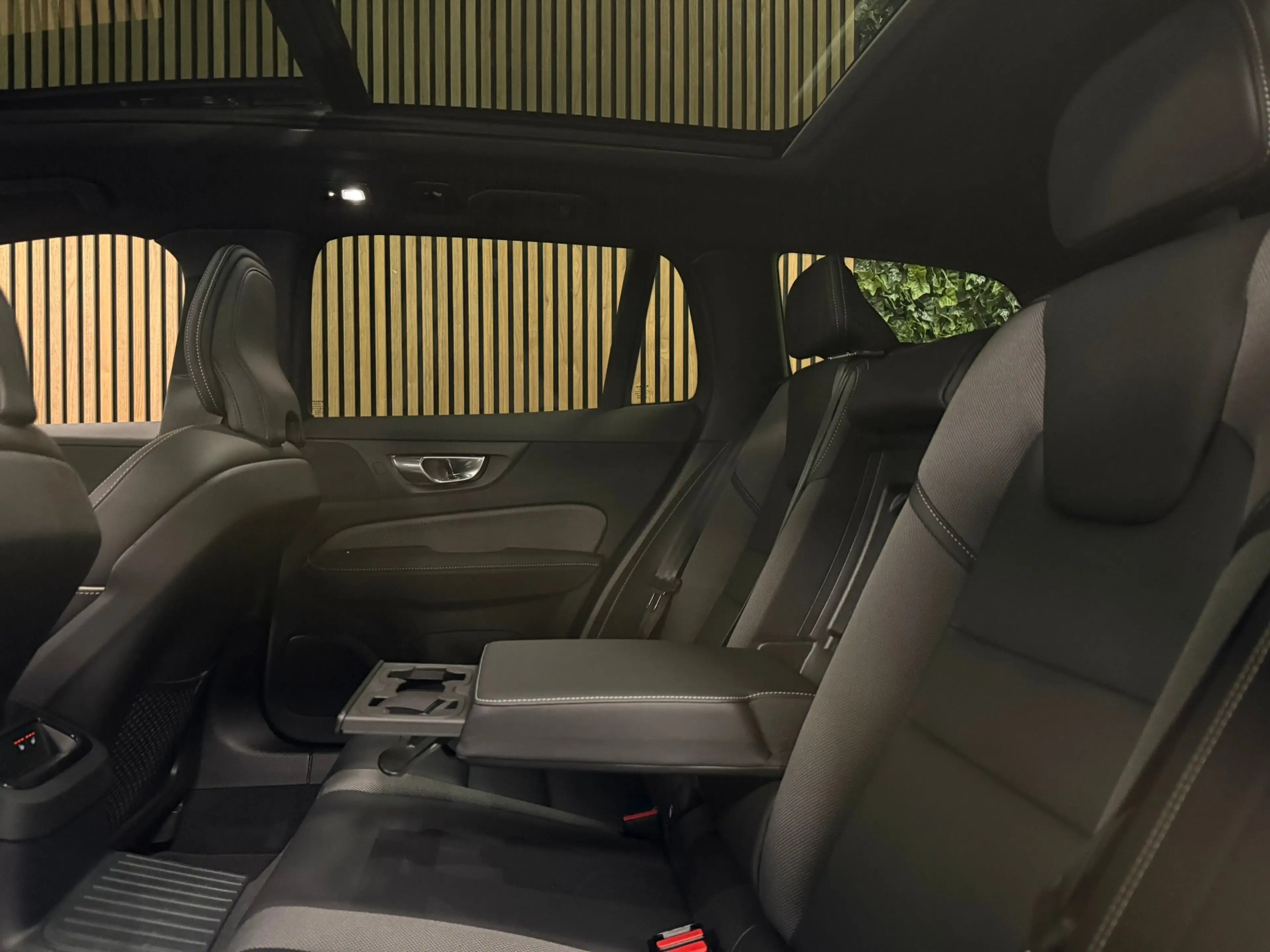 Volvo V60 T6 AWD Recharge Plus Dark | Schuifdak | 360 Camera — photo 13