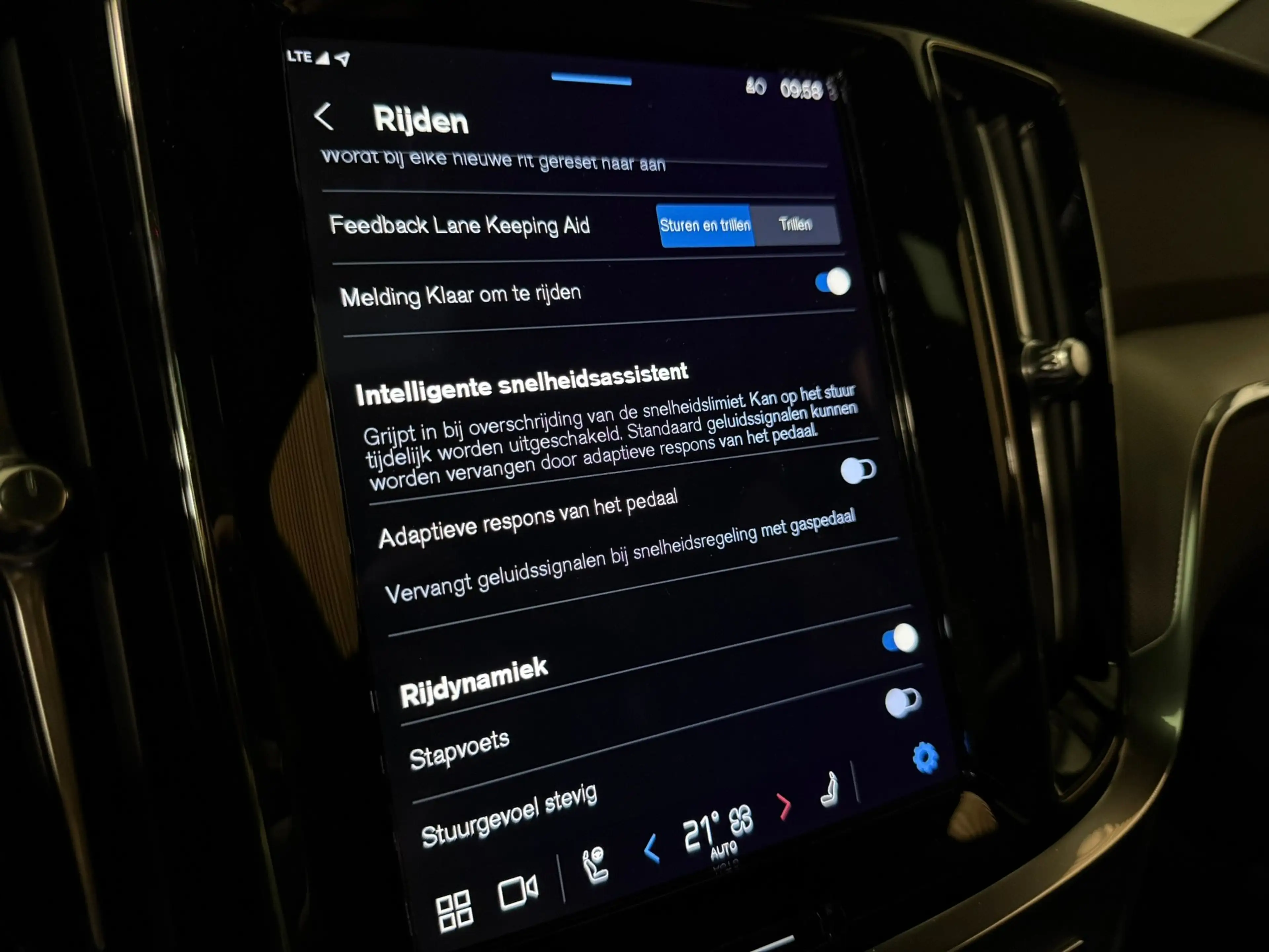 Volvo V60 T6 AWD Recharge Plus Dark | Schuifdak | 360 Camera — photo 31