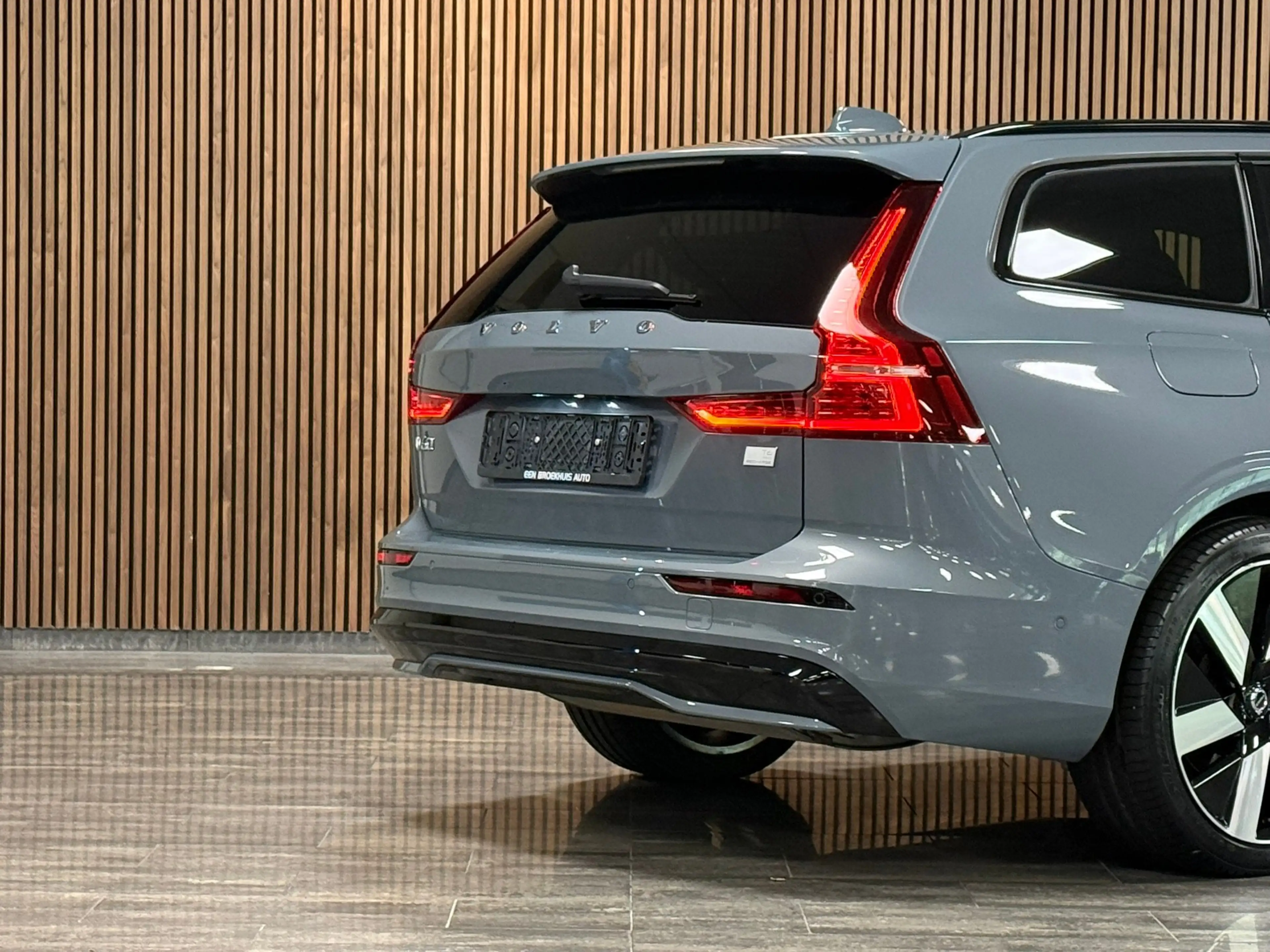 Volvo V60 T6 AWD Recharge Plus Dark | Schuifdak | 360 Camera — photo 9