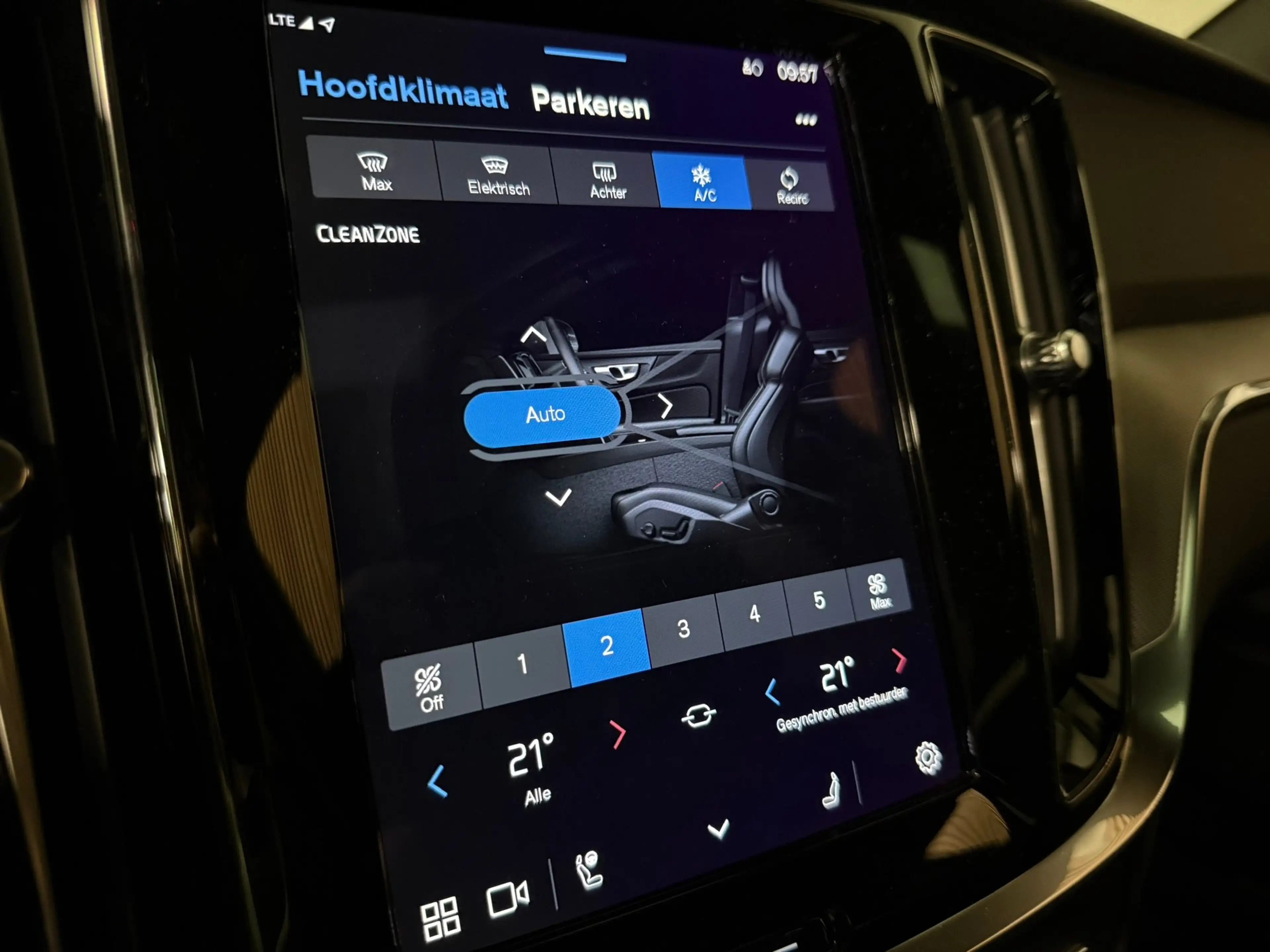 Volvo V60 T6 AWD Recharge Plus Dark | Schuifdak | 360 Camera — photo 27