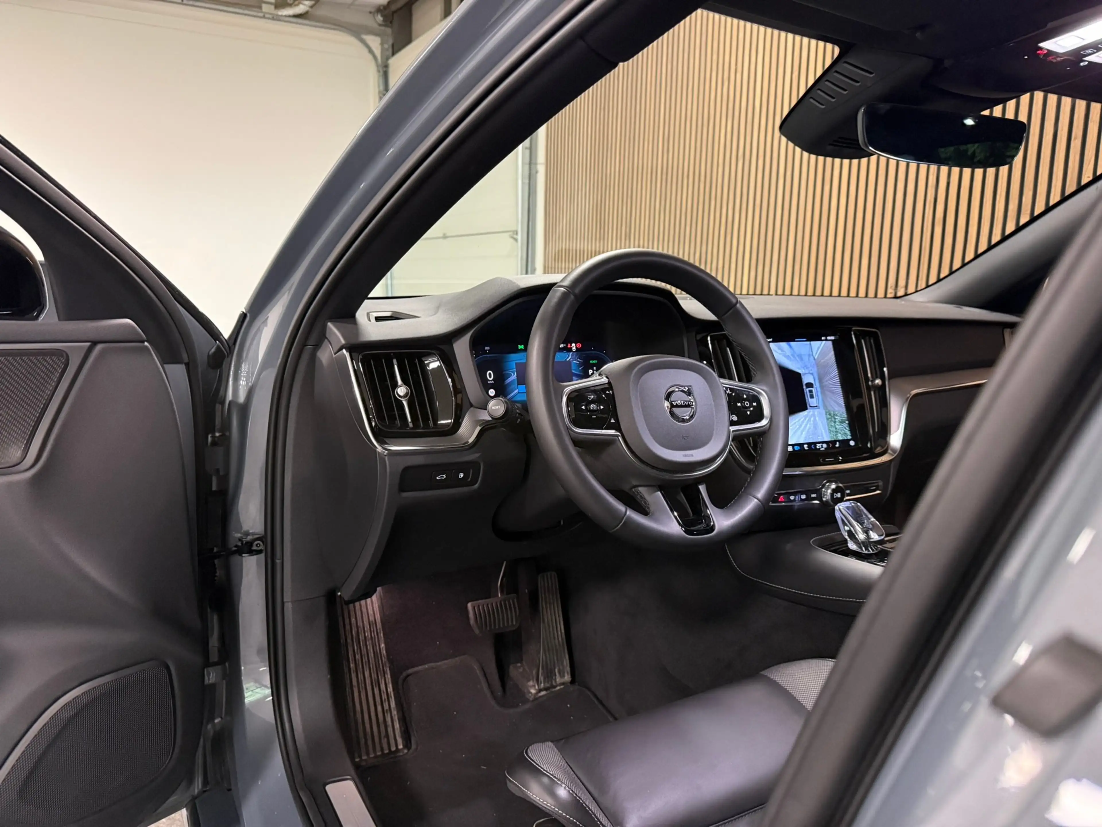 Volvo V60 T6 AWD Recharge Plus Dark | Schuifdak | 360 Camera — photo 17