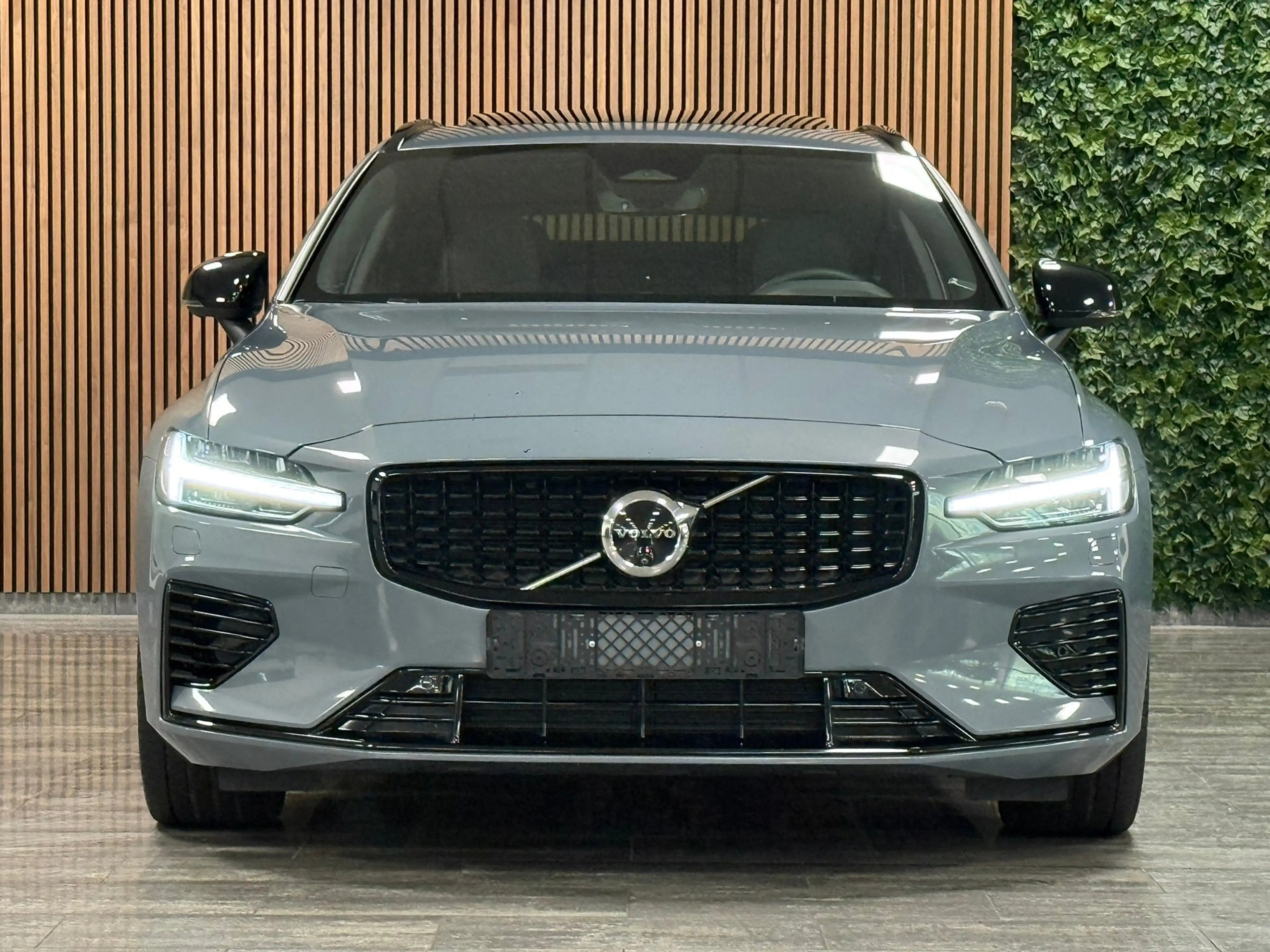 Volvo V60 T6 AWD Recharge Plus Dark | Schuifdak | 360 Camera — photo 2