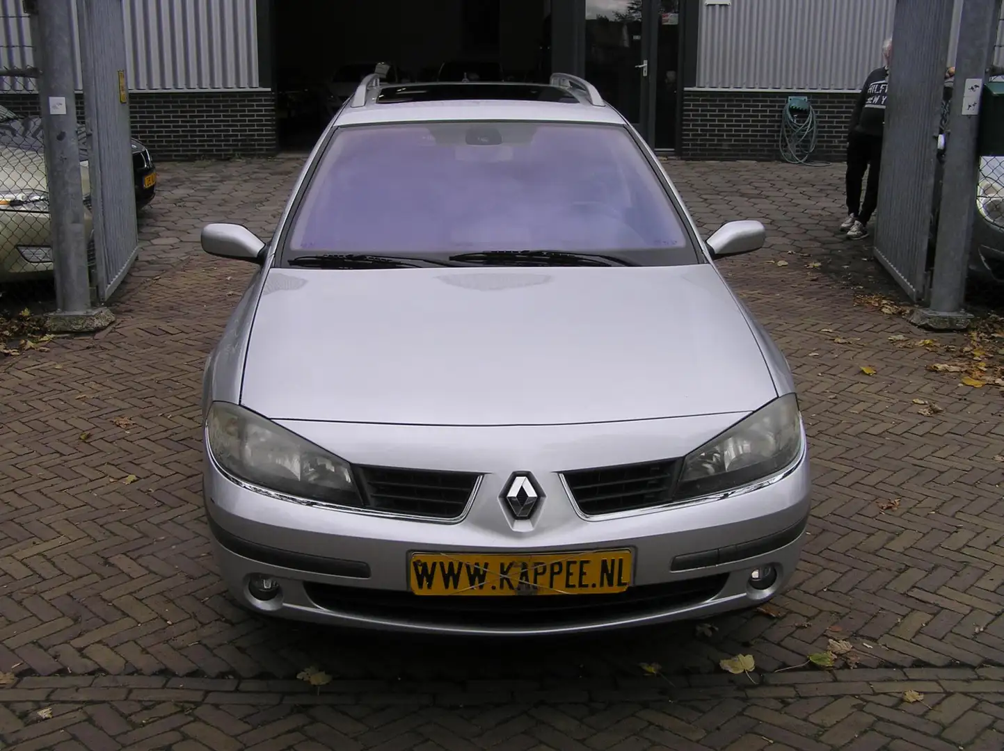 Renault Laguna Grand Tour 2.0-16V Tech Line 145 d km nap pas airc Gris - 2