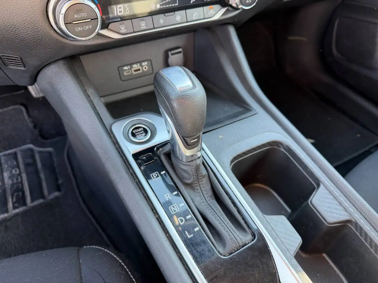 Nissan Sentra снимка Nissan Sentra
