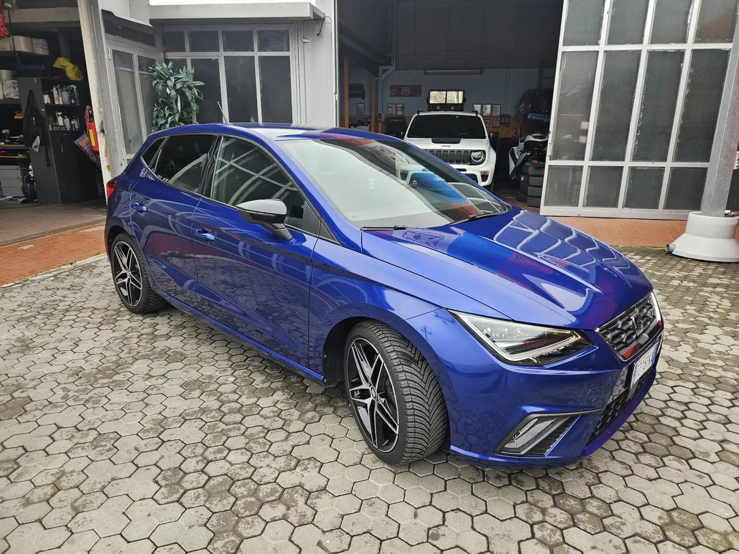 SEAT Ibiza Ibiza V 1.0 ecotsi FR 115cv Blau - 1