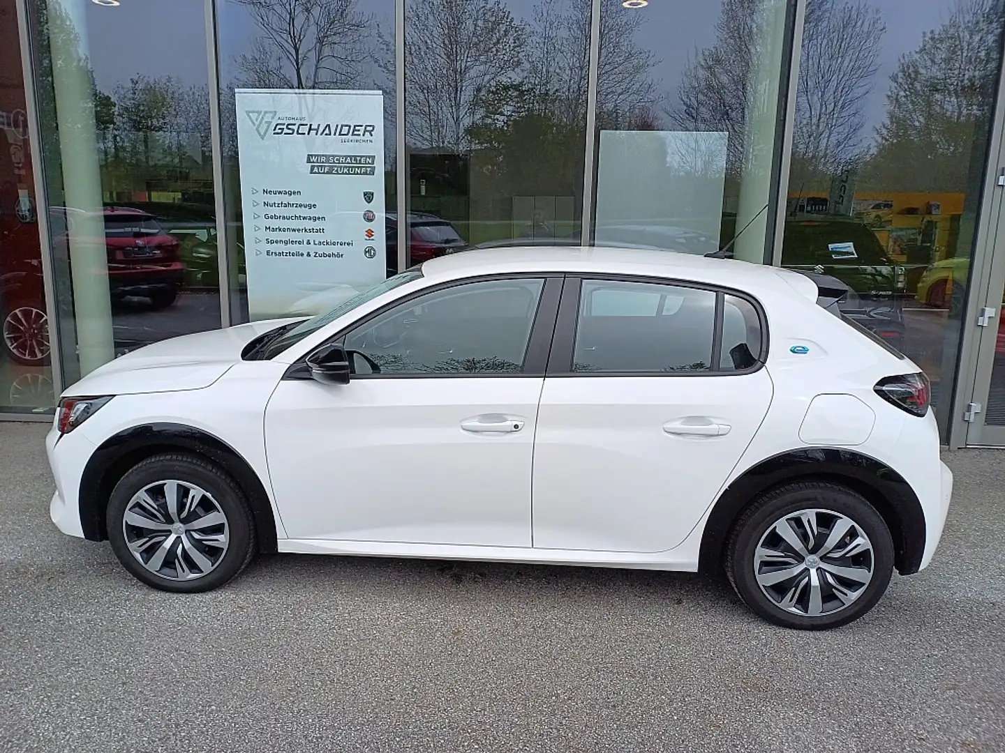 Peugeot e-208 50kWh Active Pack 23.990.- inklusive 3000.- För... Blanco - 2