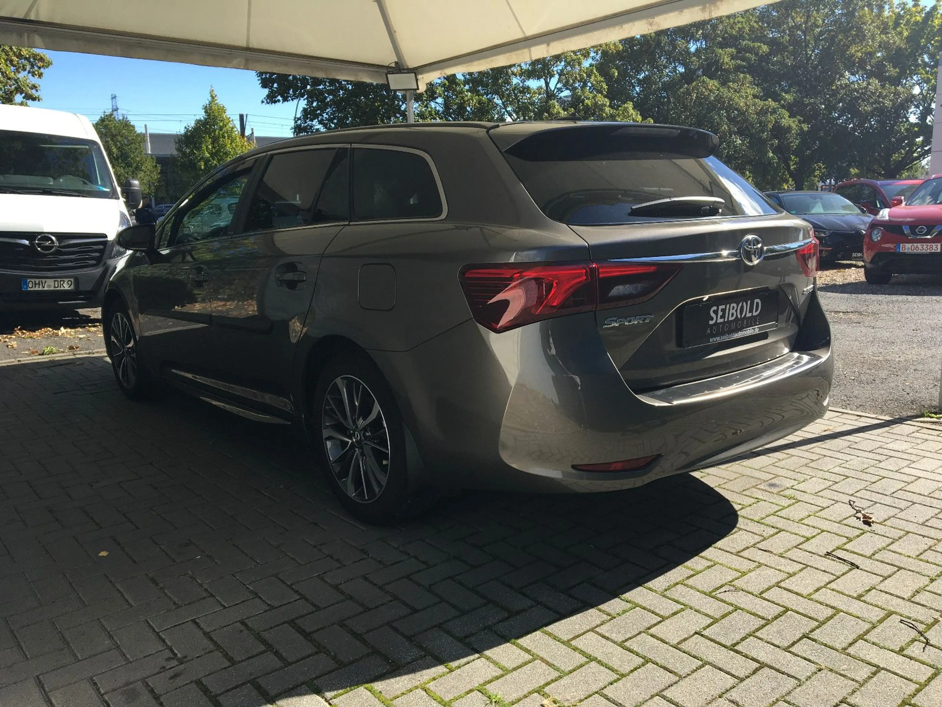 Toyota Avensis Touring Sports Edition-S+ Autom/1.Hd/LED — photo 6