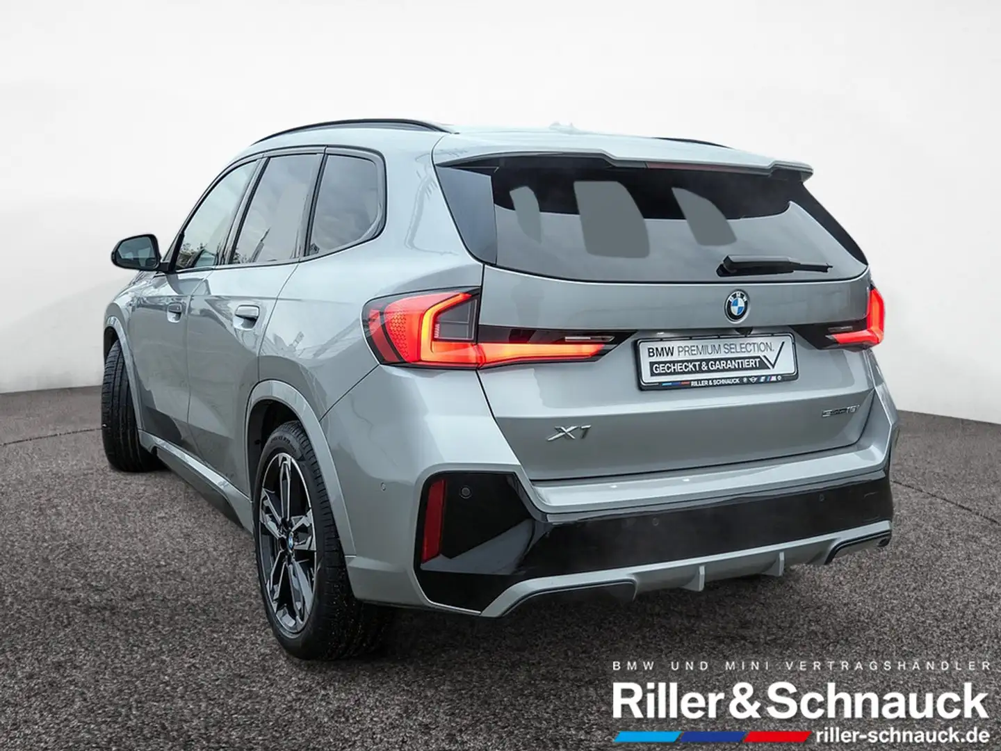 BMW X1 sDrive 18i M Sport AHK+PANO+KAM+LED+SHZG Silber - 2