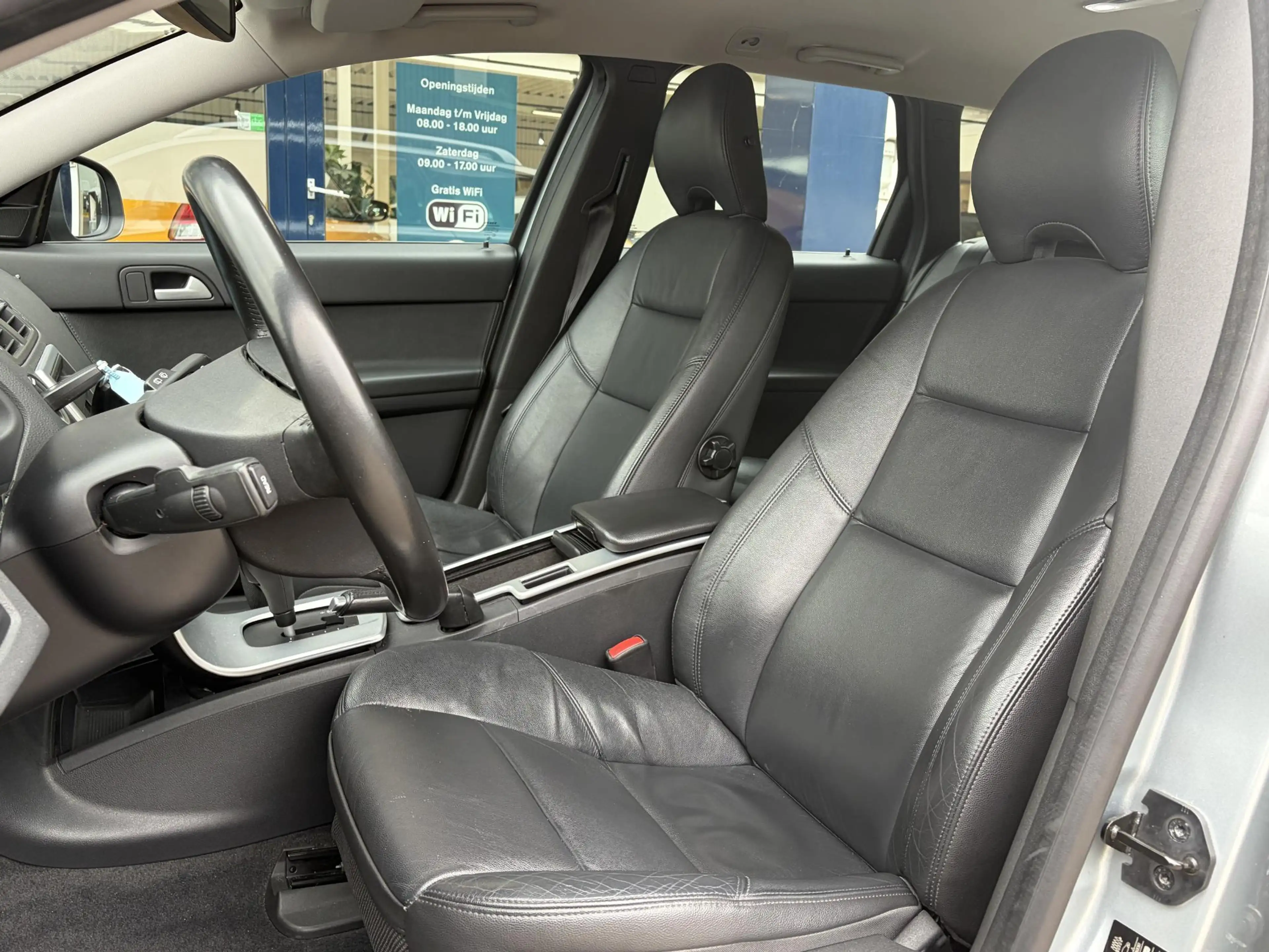 Volvo V50 2.4i Edition II / Automaat / NL-Auto / 2e-Eigenaar — photo 11