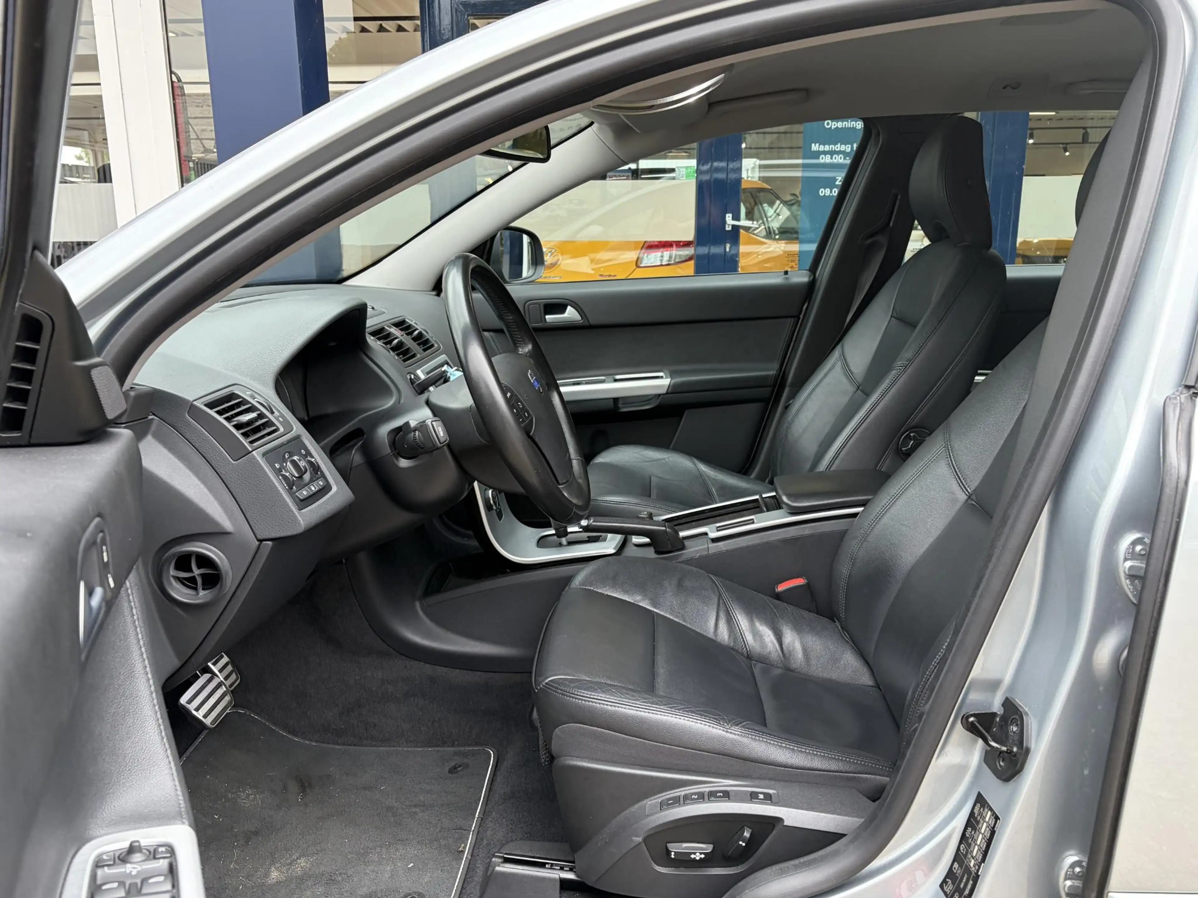 Volvo V50 2.4i Edition II / Automaat / NL-Auto / 2e-Eigenaar — photo 10