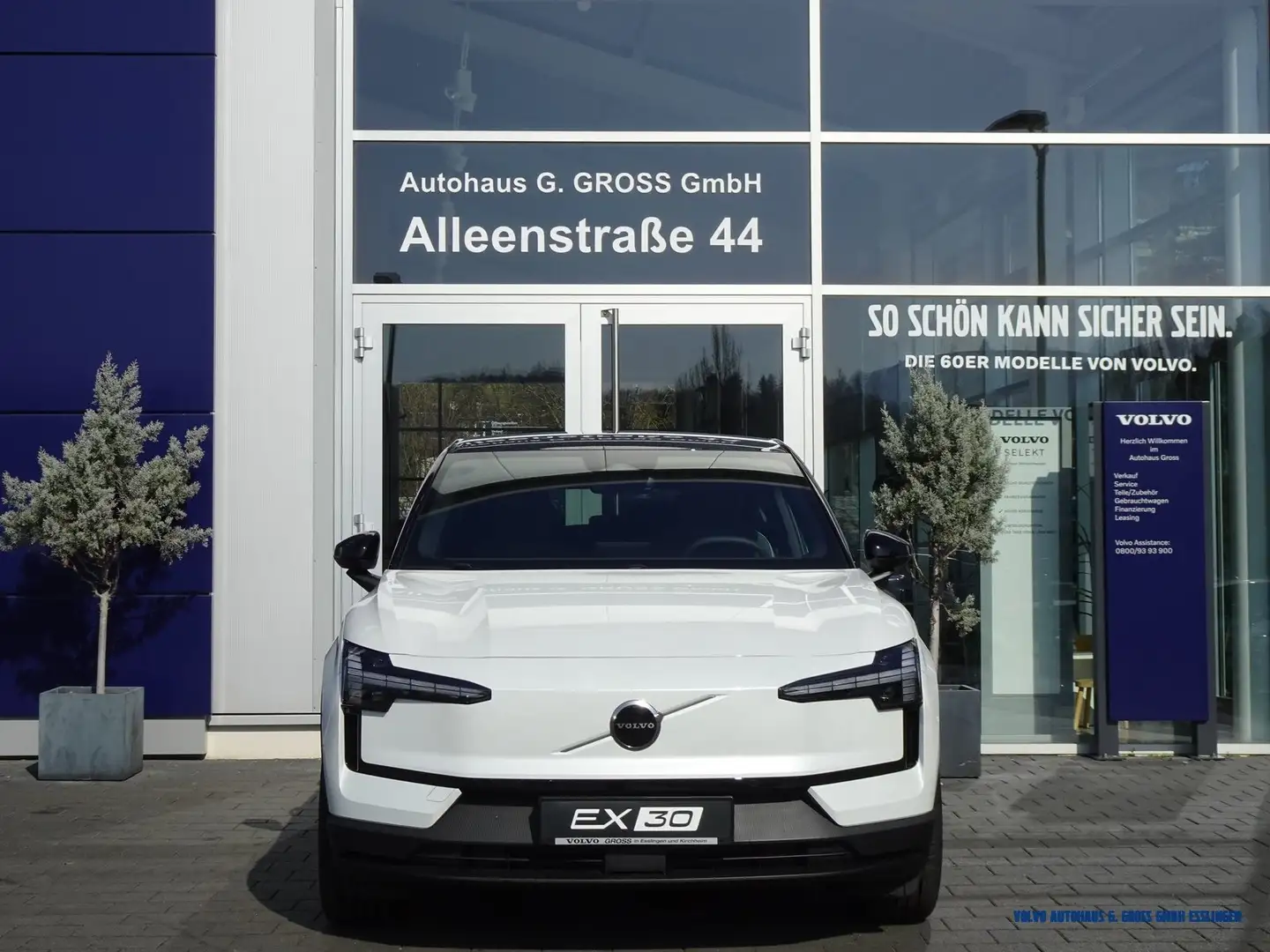 Volvo EX30 Single Motor RWD Plus Белый - 2