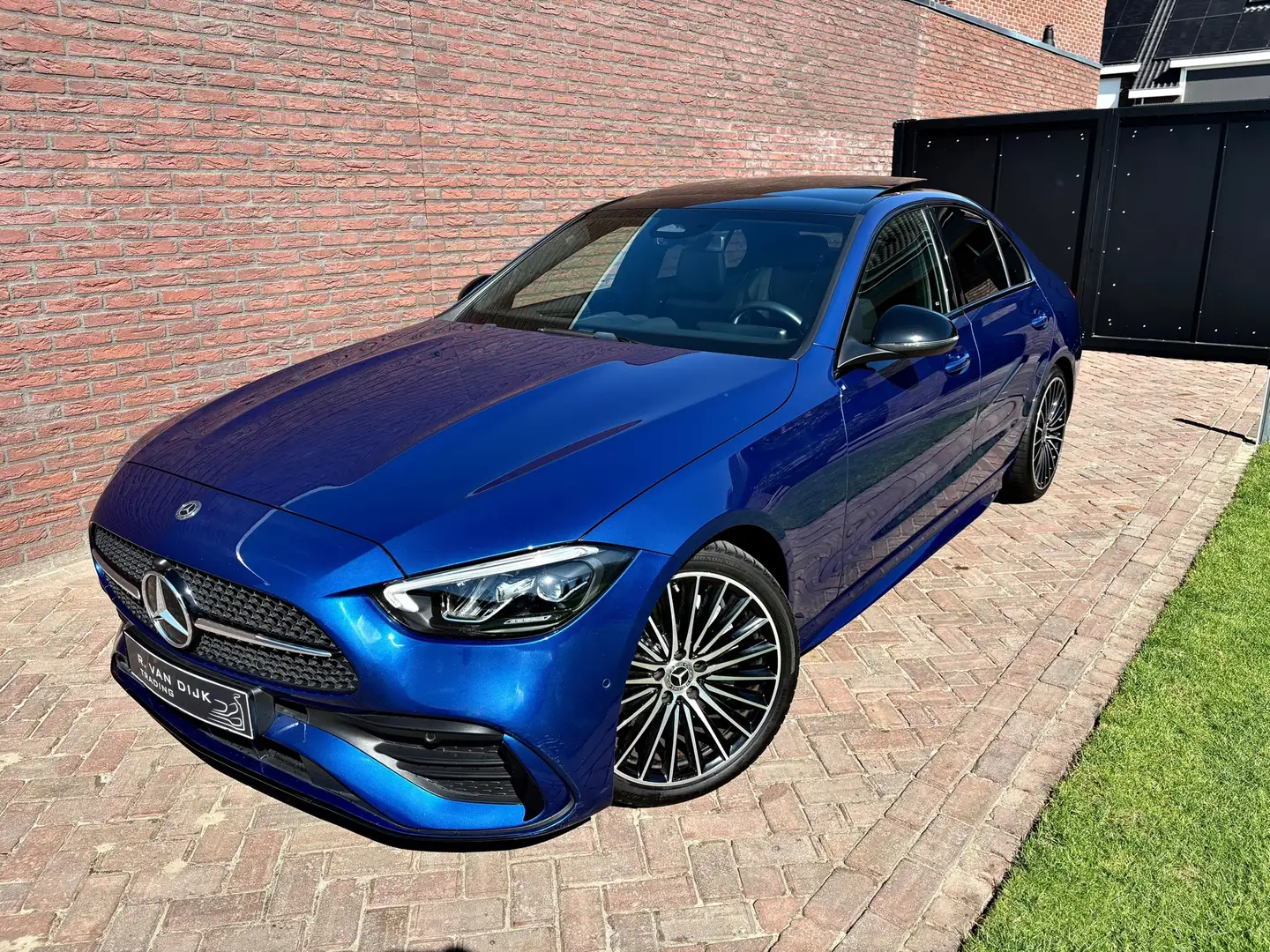 Mercedes-Benz C 180 AMG Night Edition Pano Blauw - 1
