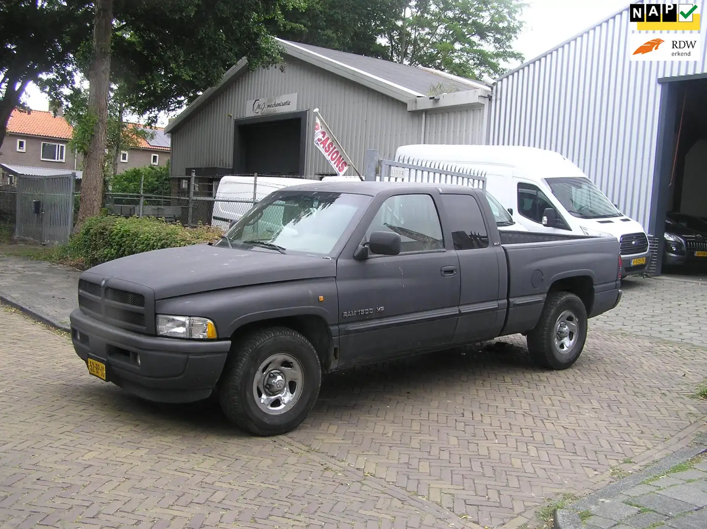 Dodge RAM 1500 Dodge RAM 1500 Gris - 1