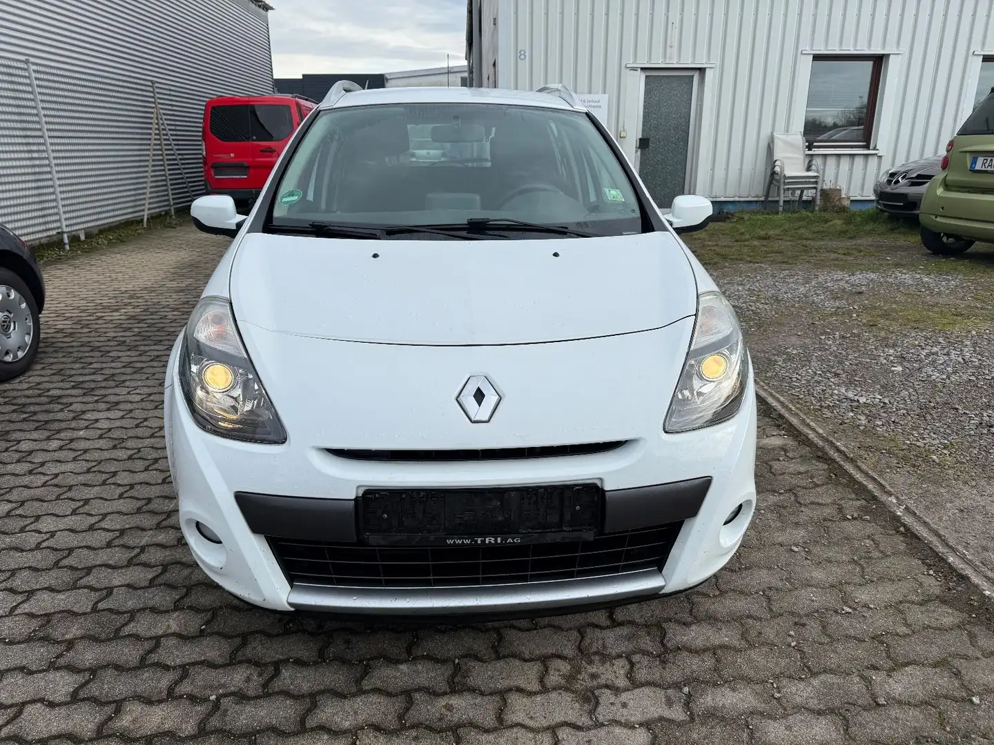 Renault Clio Grandtour Dynamique TCE 100 Eco2 NAVI,1HAND Weiß - 2