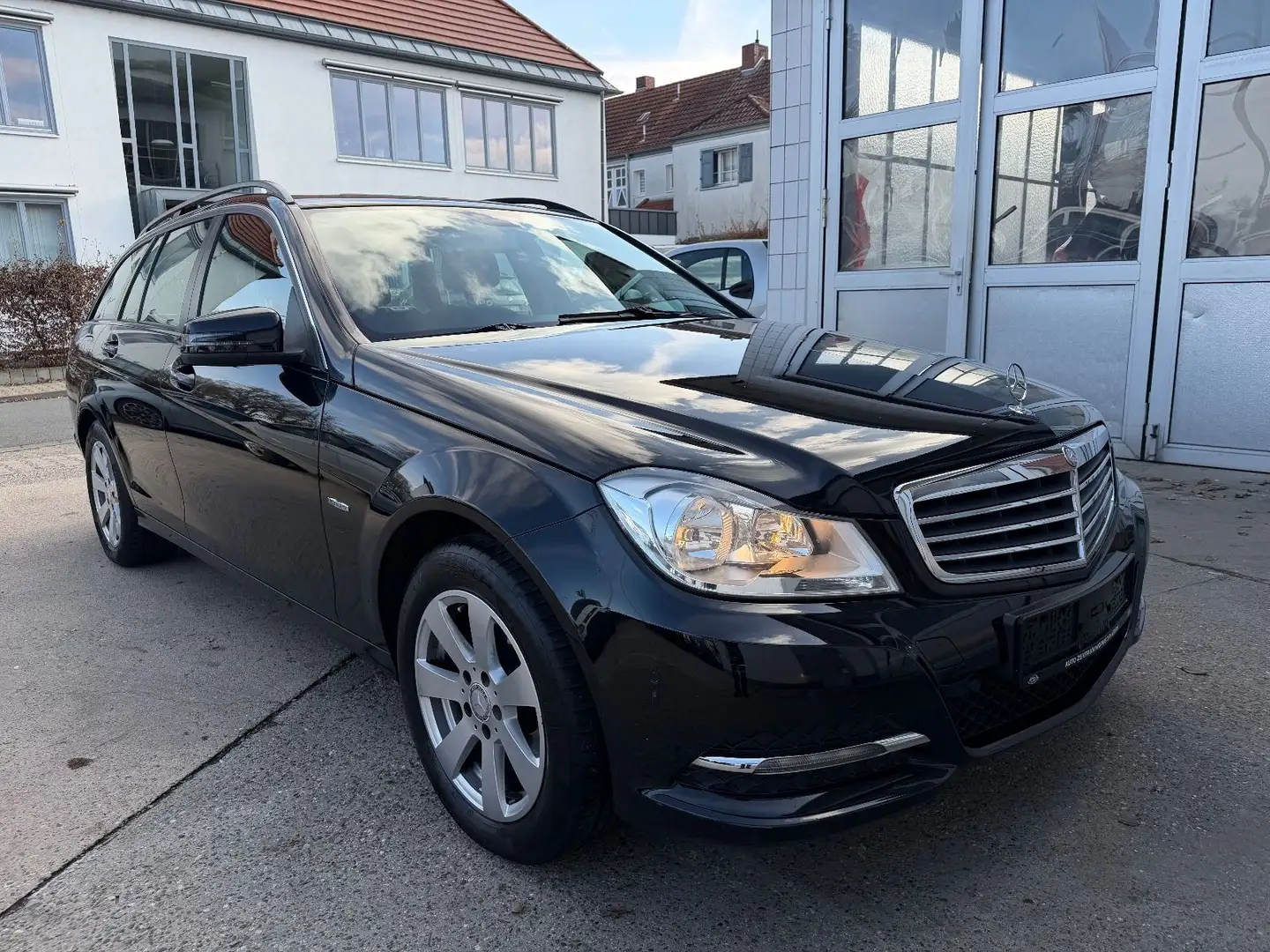 Mercedes-Benz C 180 T *Automatik*2.Hand*Navi*Scheckheft* Schwarz - 1