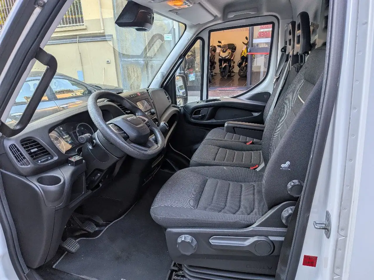 Iveco Daily 2024 — фото 12