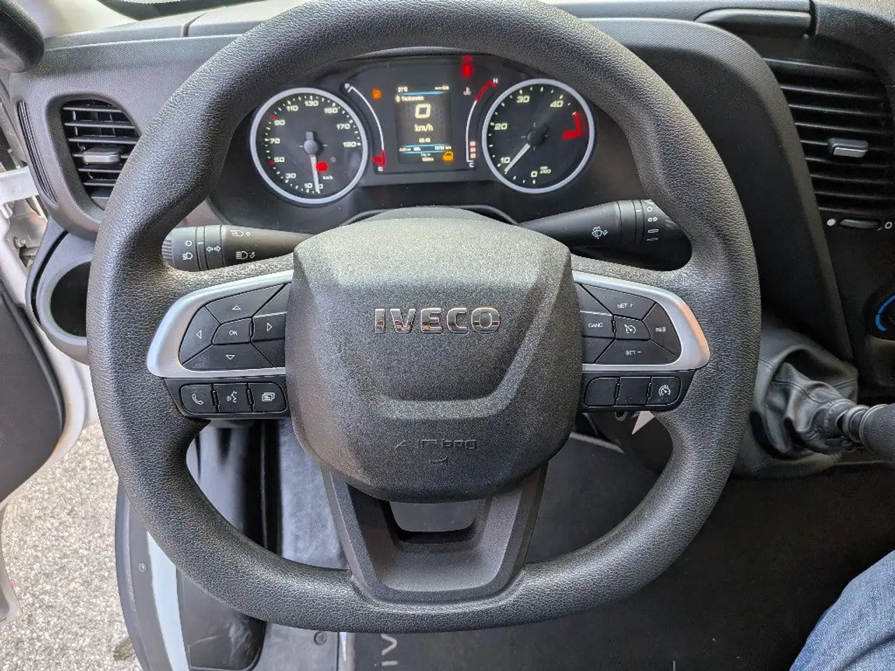 Iveco Daily 2024 — фото 14