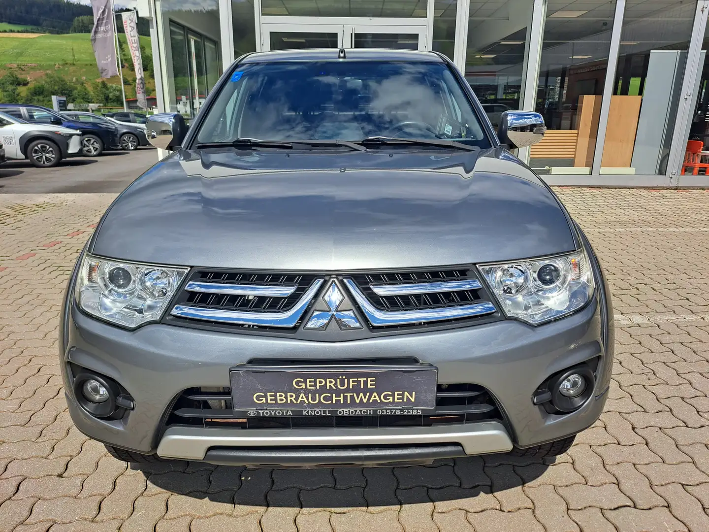 Mitsubishi L200 Top Doppelkabine 4WD Grau - 2