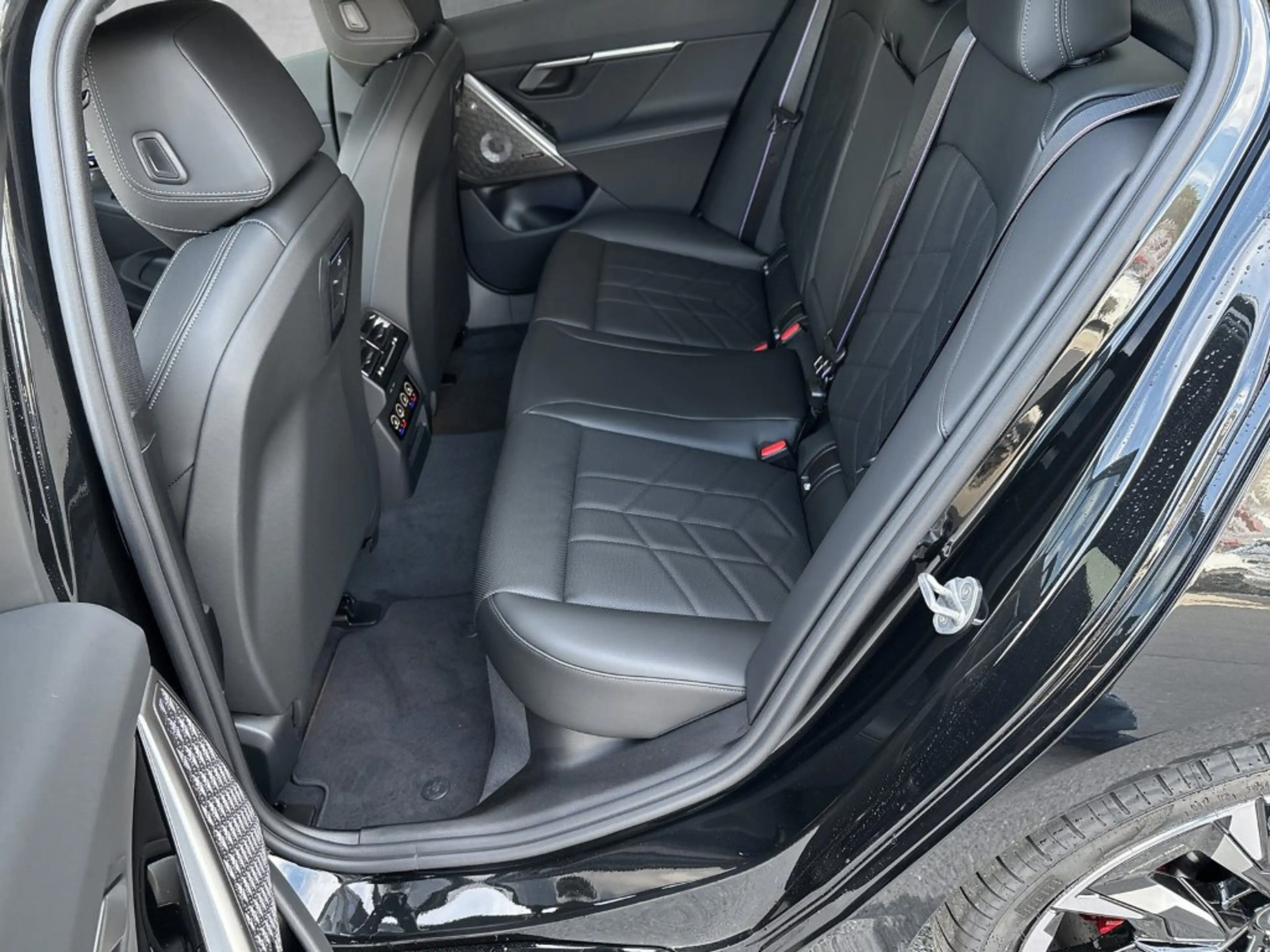 BMW 530 e xDrive — photo 8