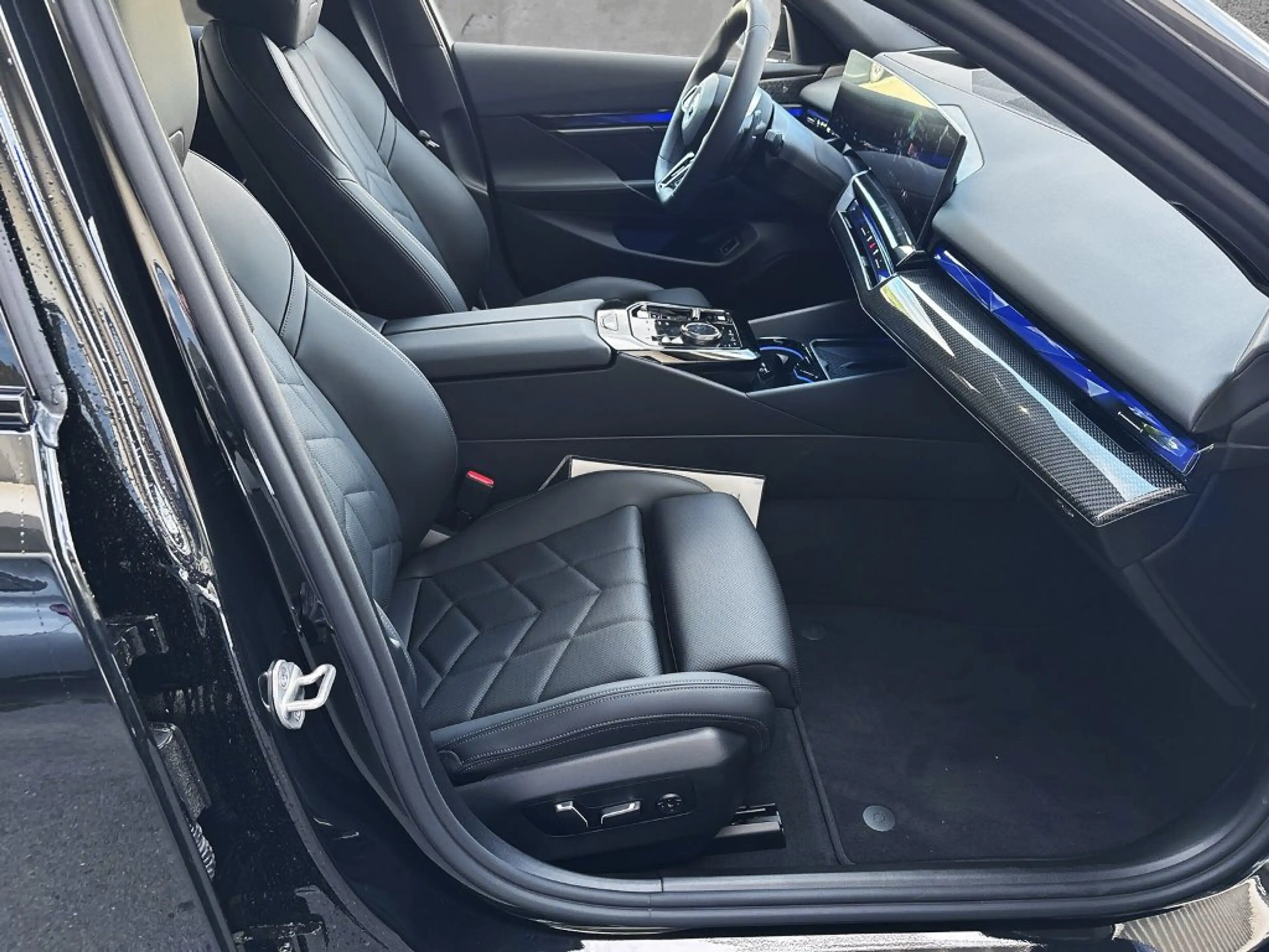 BMW 530 e xDrive — photo 10