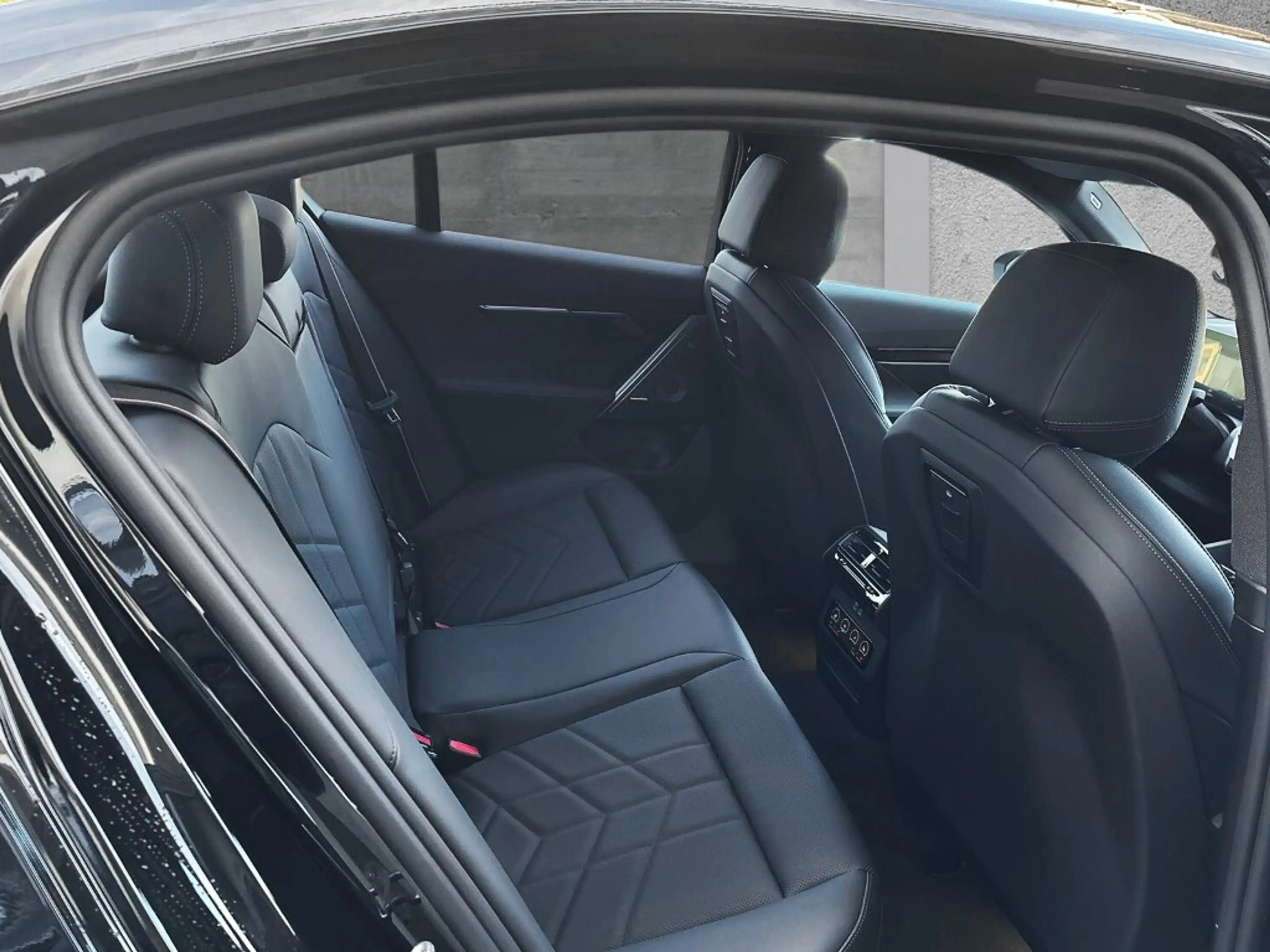 BMW 530 e xDrive — photo 9