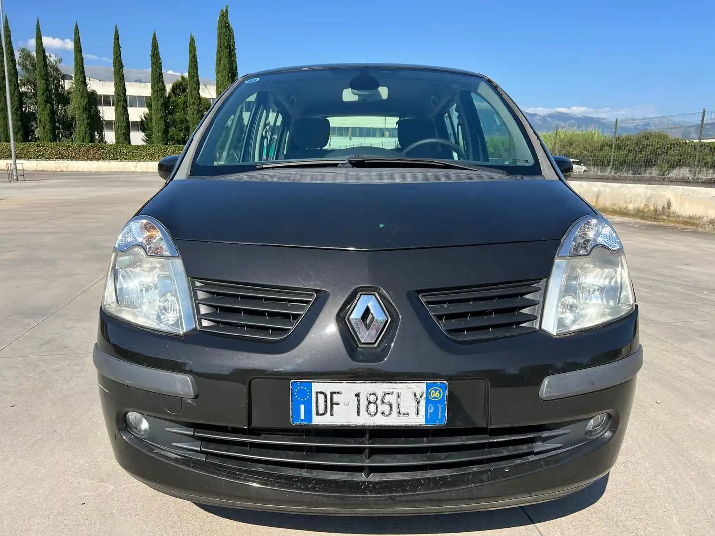 Renault Modus 1.5 85 cv Diesel Automatica/Saint Tropez crna - 1