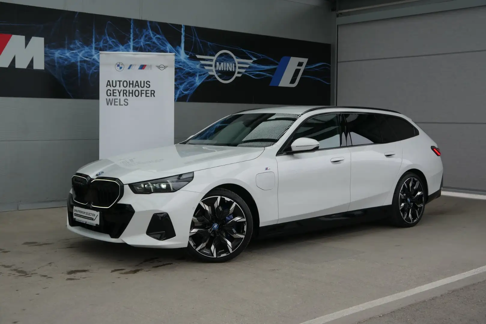 BMW 550 e xDrive *M-Paket/B&W Sound/AHK/Sitzlüftung/DA-Prof.* Weiß - 1