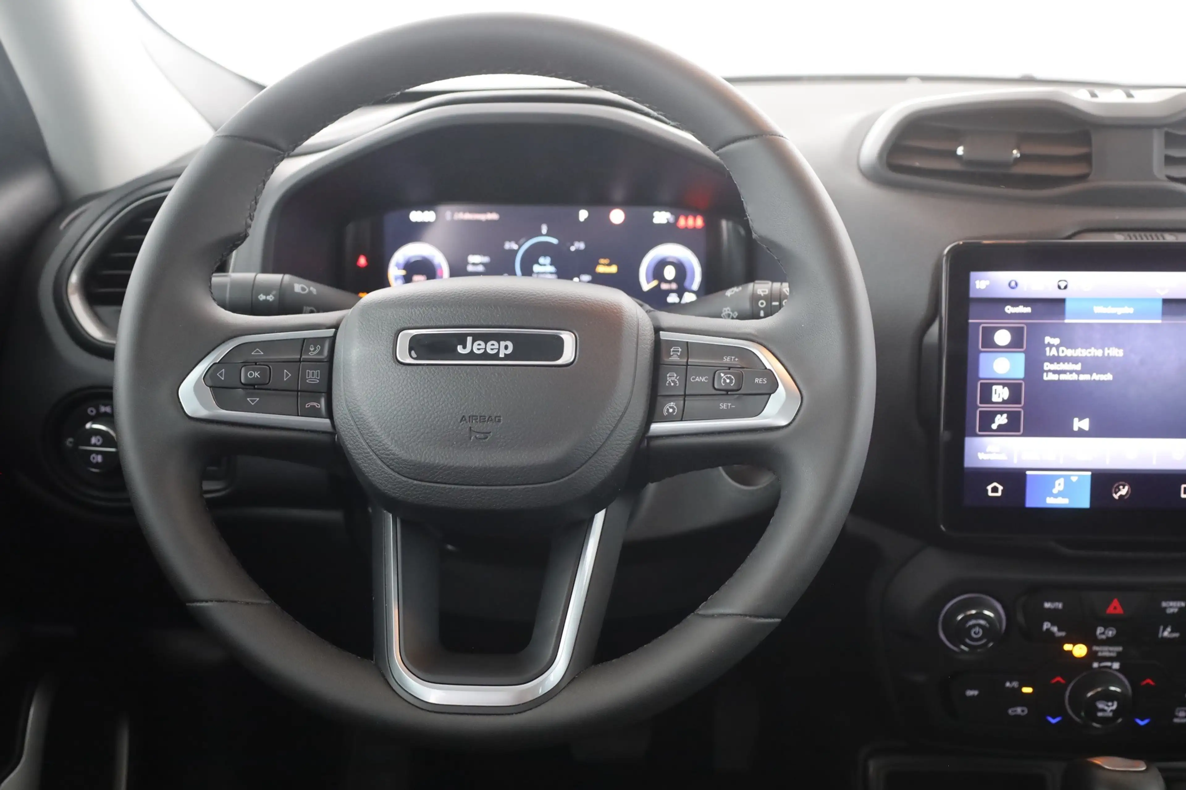 Jeep Renegade 1.5 GSE e-Hybrid Aut. LED ACC Kamera — photo 15