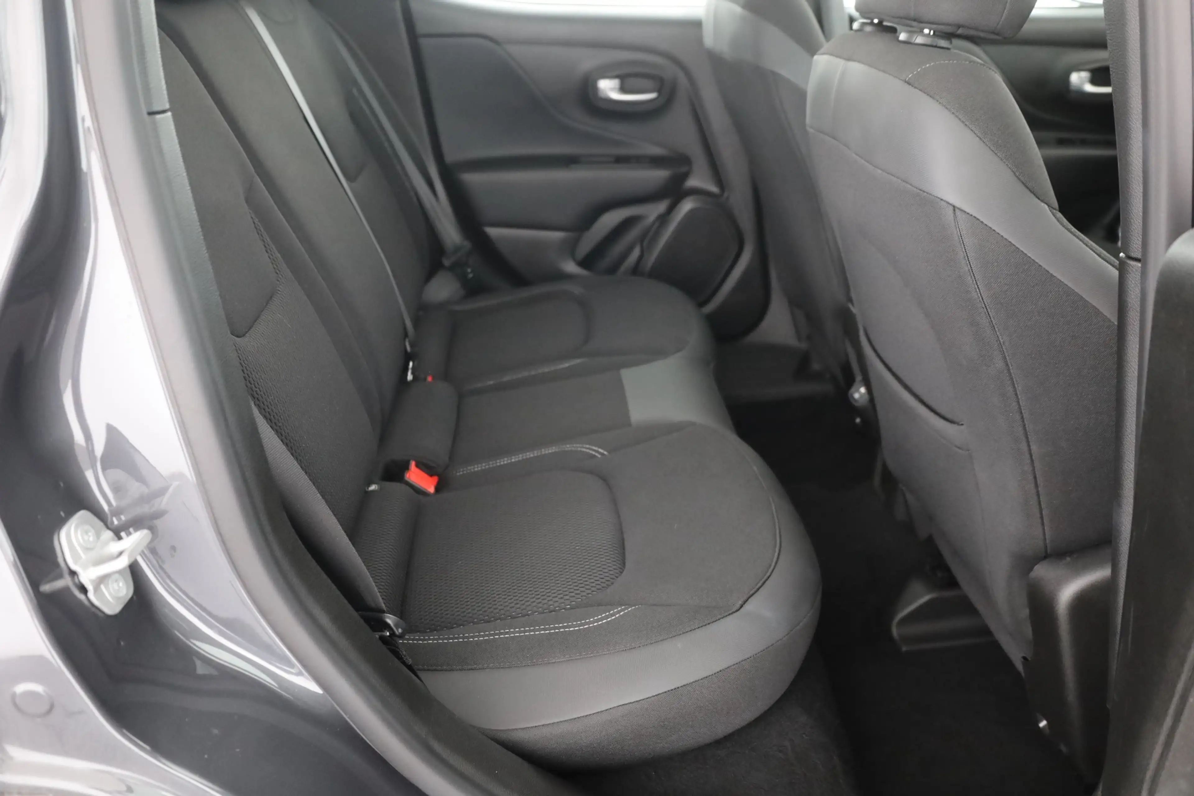 Jeep Renegade 1.5 GSE e-Hybrid Aut. LED ACC Kamera — photo 25