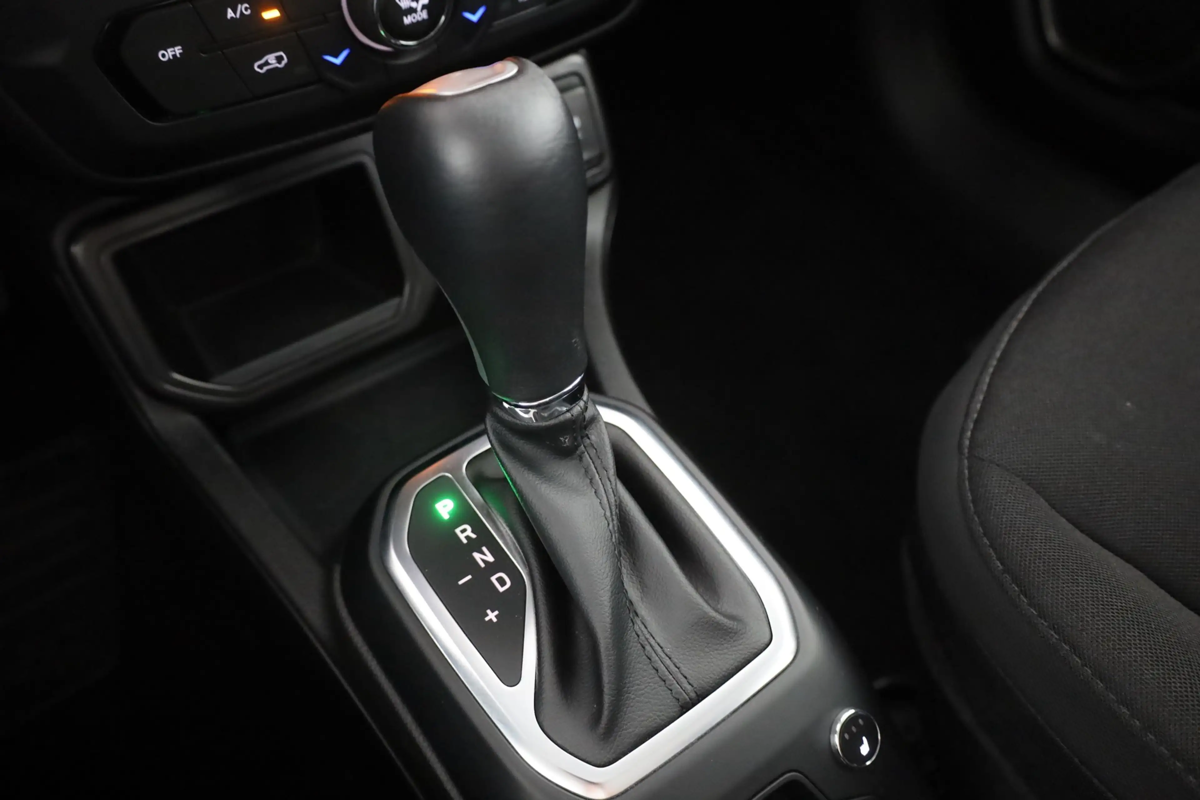 Jeep Renegade 1.5 GSE e-Hybrid Aut. LED ACC Kamera — photo 14