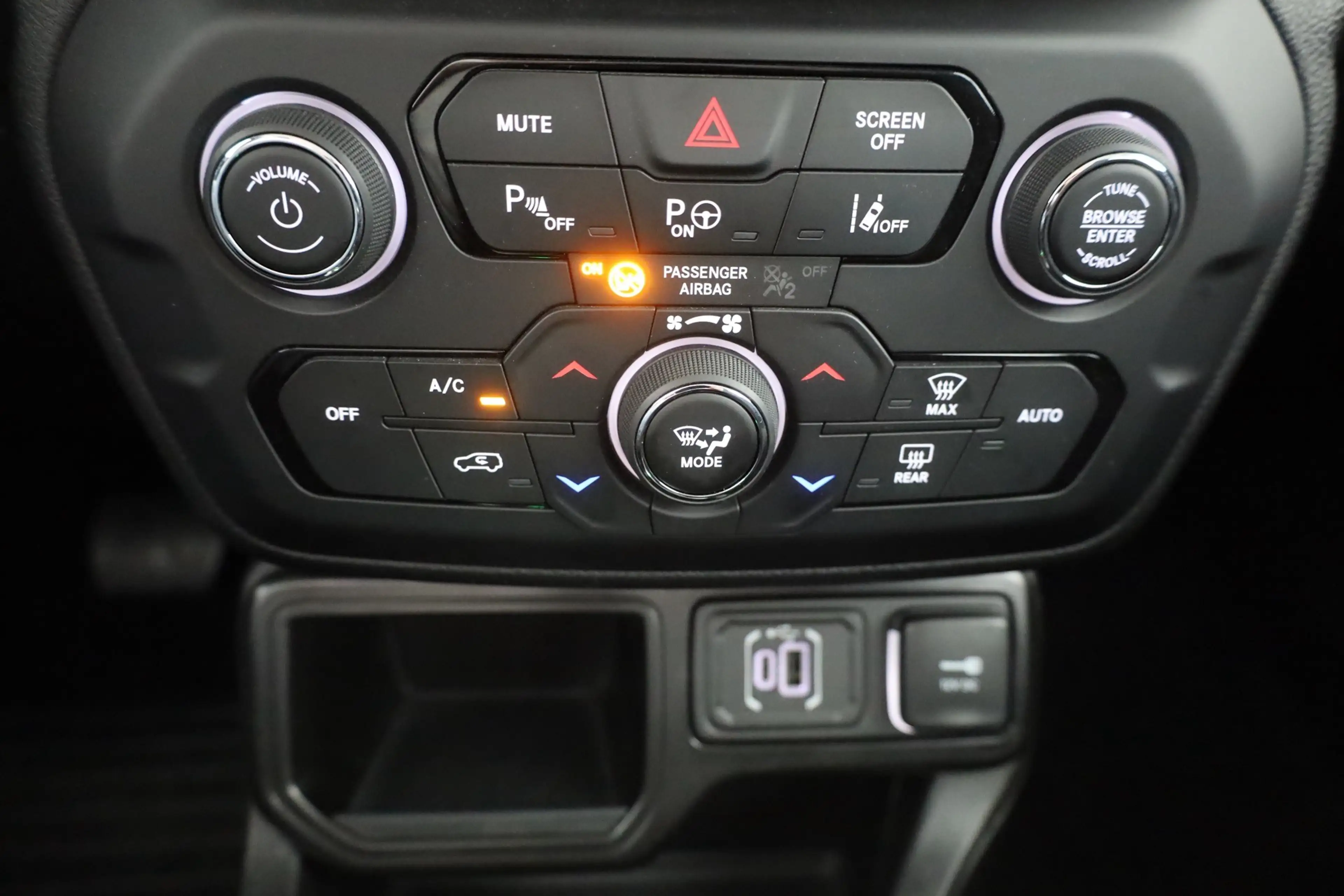 Jeep Renegade 1.5 GSE e-Hybrid Aut. LED ACC Kamera — photo 12