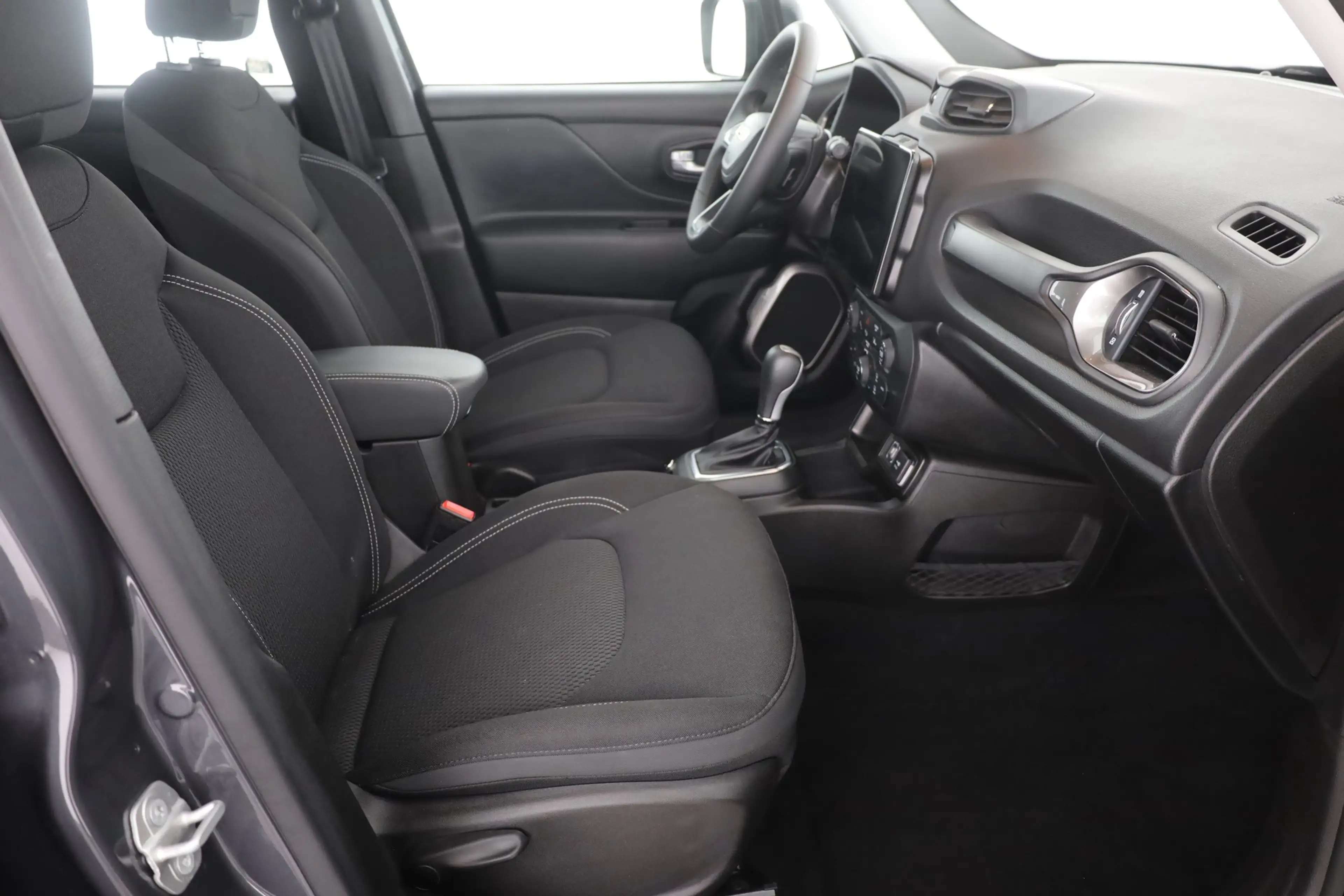 Jeep Renegade 1.5 GSE e-Hybrid Aut. LED ACC Kamera — photo 24