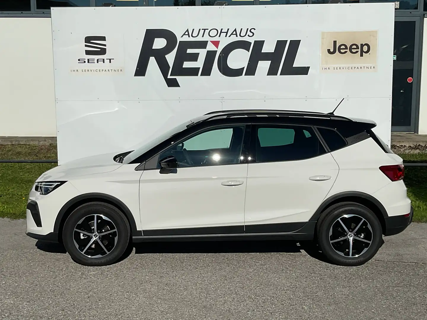 SEAT Arona Arona 1,0 TSI Style DSG Style Weiß - 1