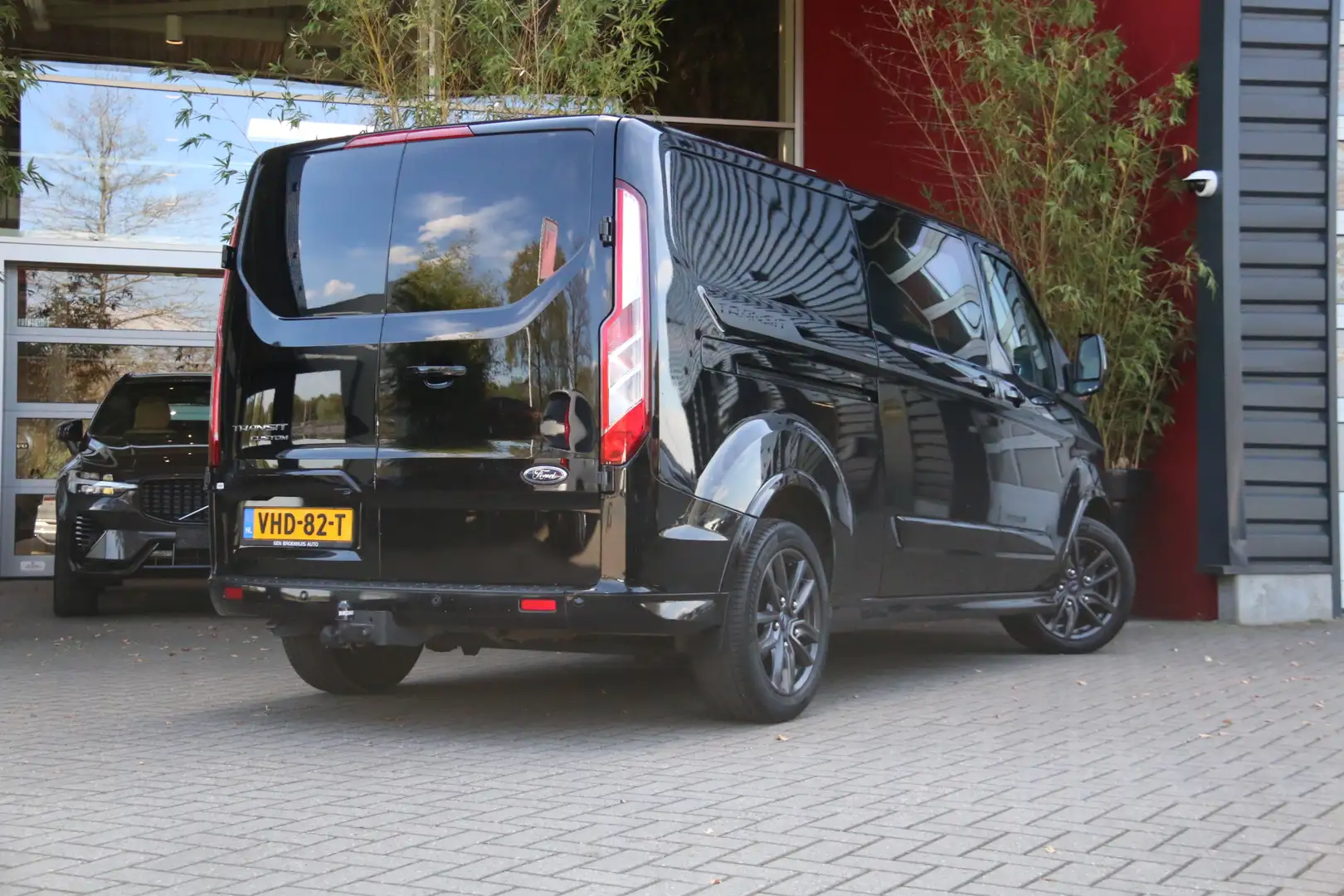 Ford Transit Custom 290 2.0 TDCI 185PK L2H1 Sport dubbel cabine | Trek Zwart - 2