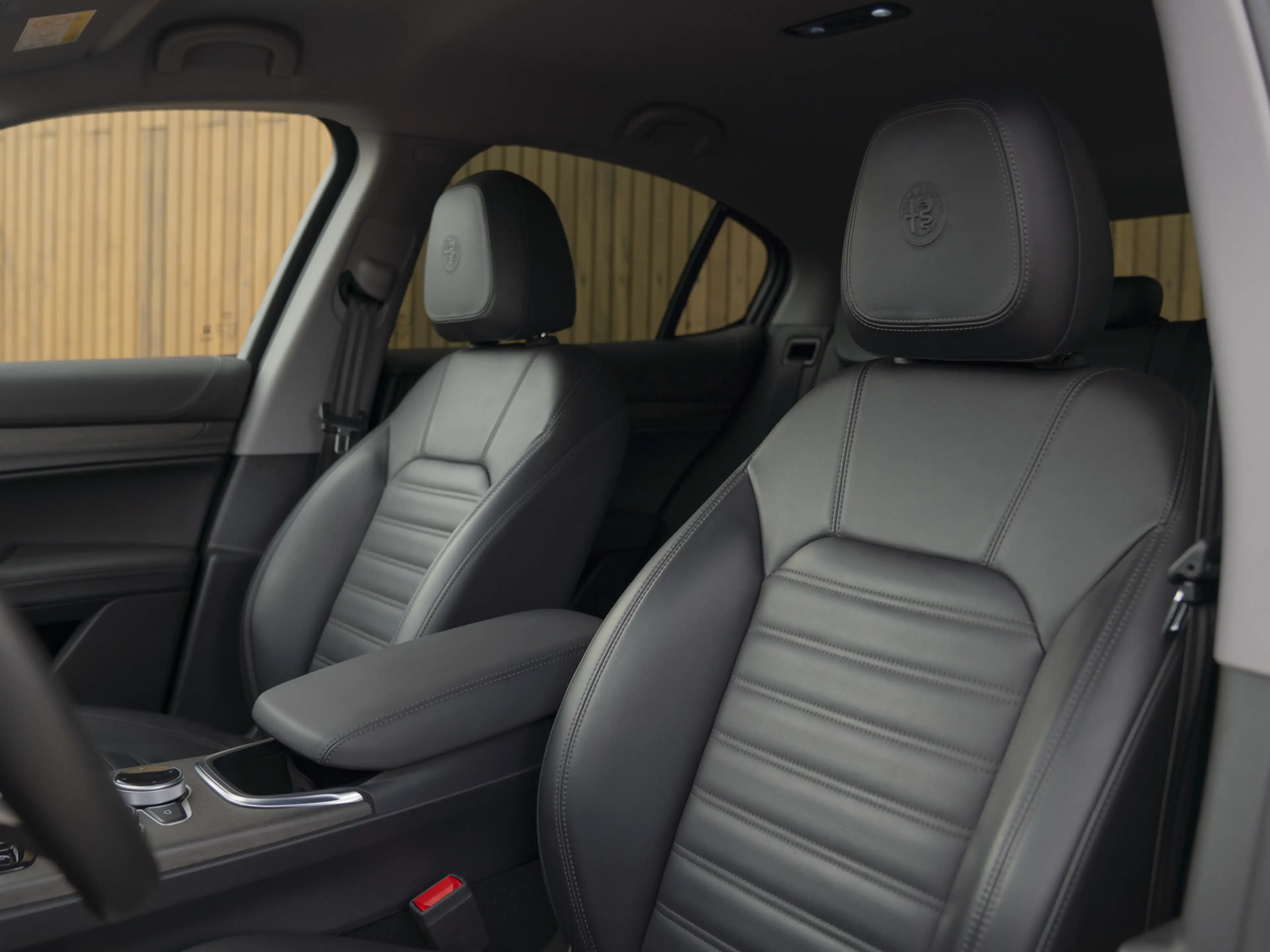 Alfa Romeo Stelvio 2.0 T AWD Veloce — photo 9