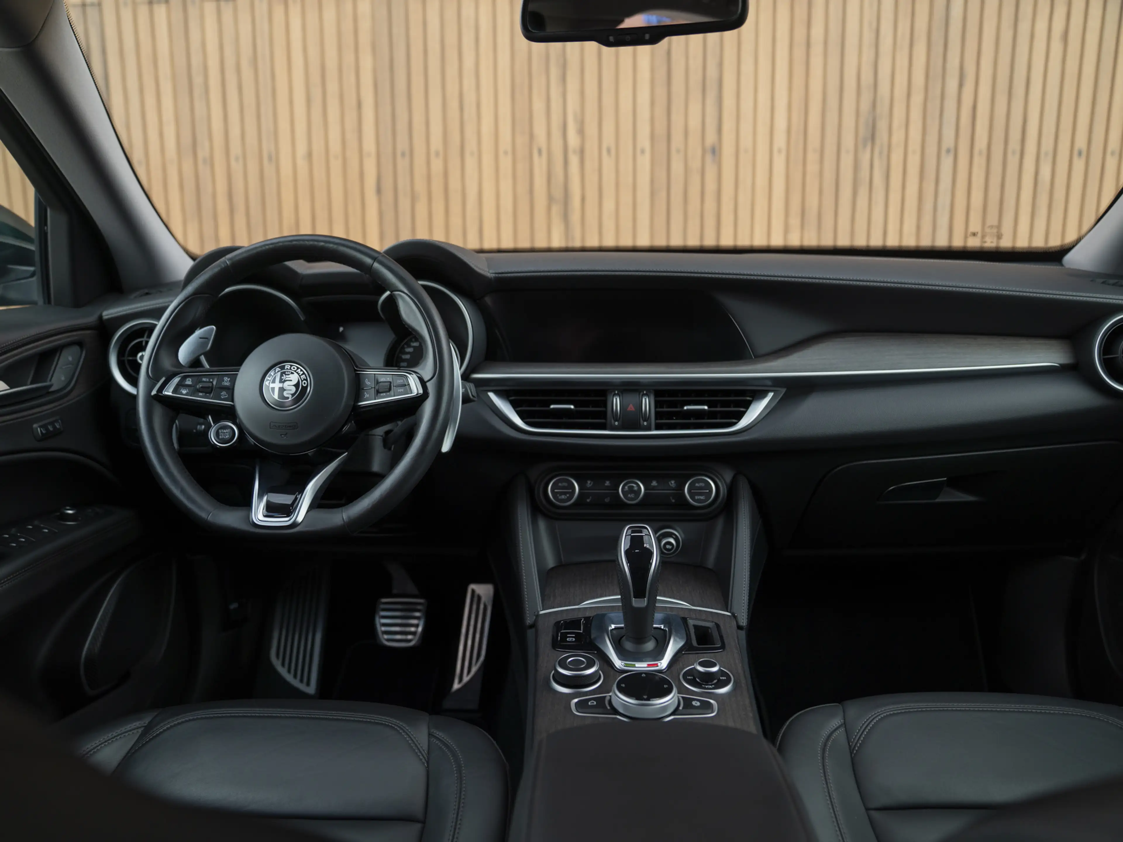 Alfa Romeo Stelvio 2.0 T AWD Veloce — photo 31