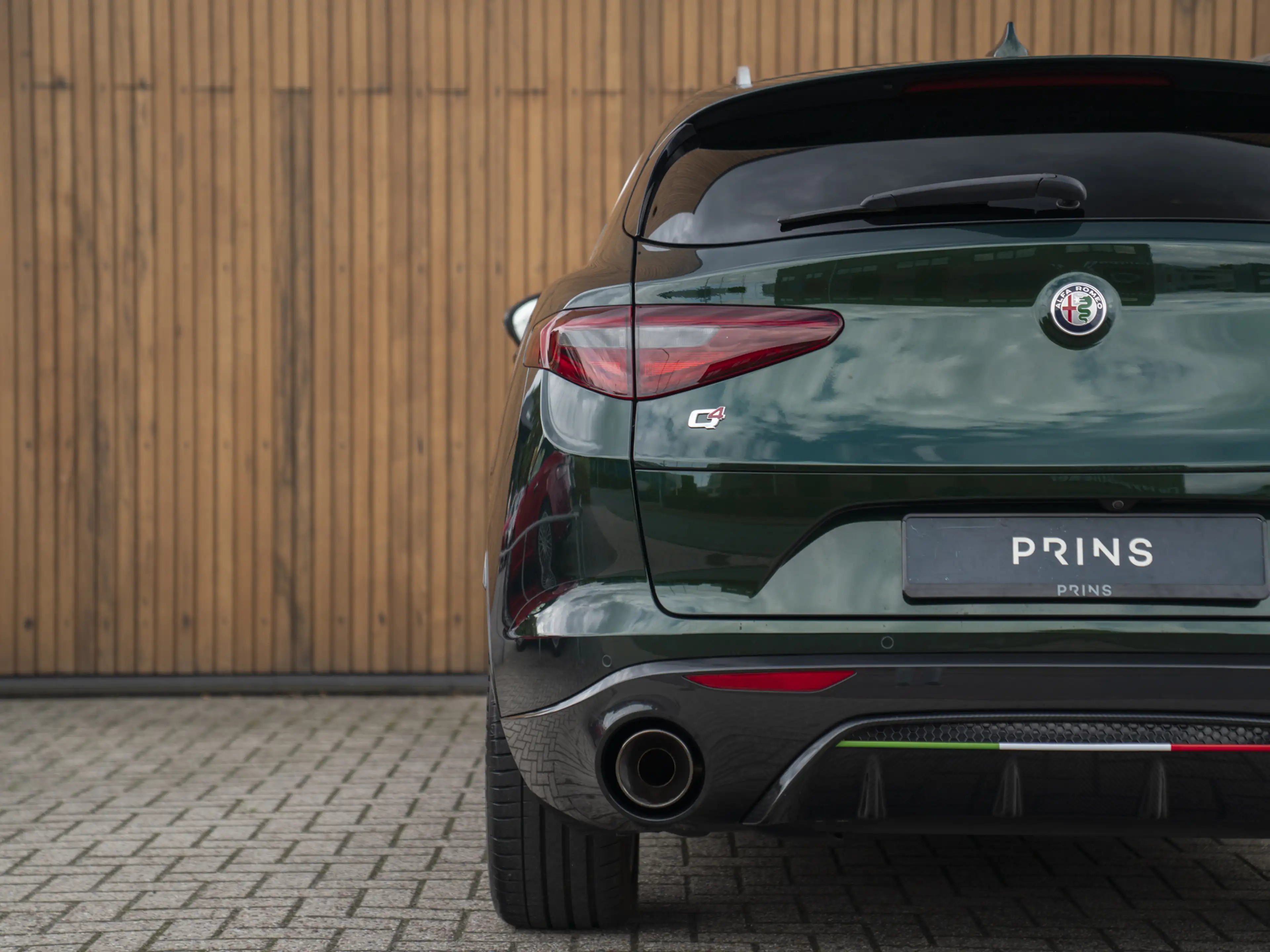 Alfa Romeo Stelvio 2.0 T AWD Veloce — photo 28