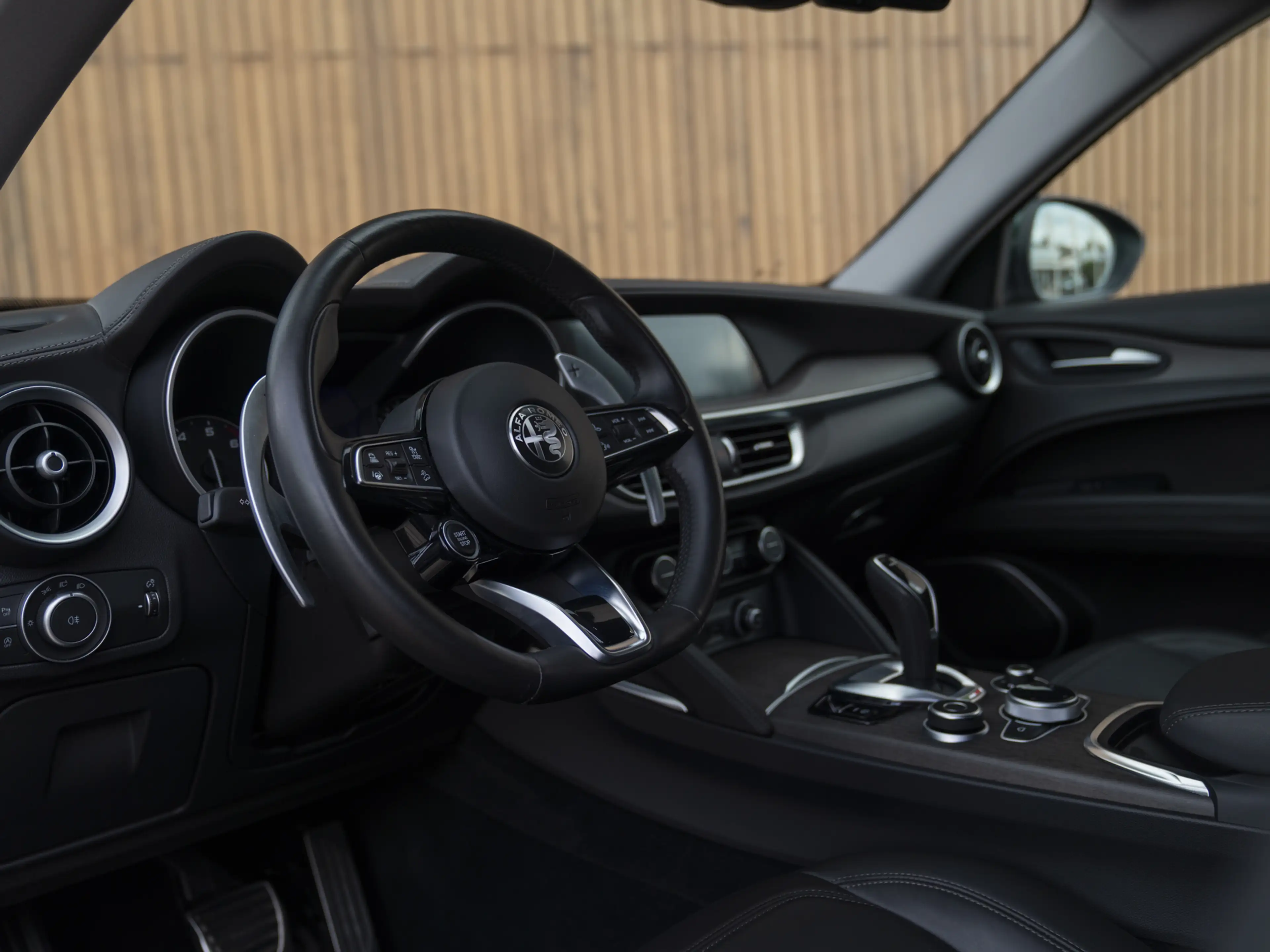 Alfa Romeo Stelvio 2.0 T AWD Veloce — photo 39