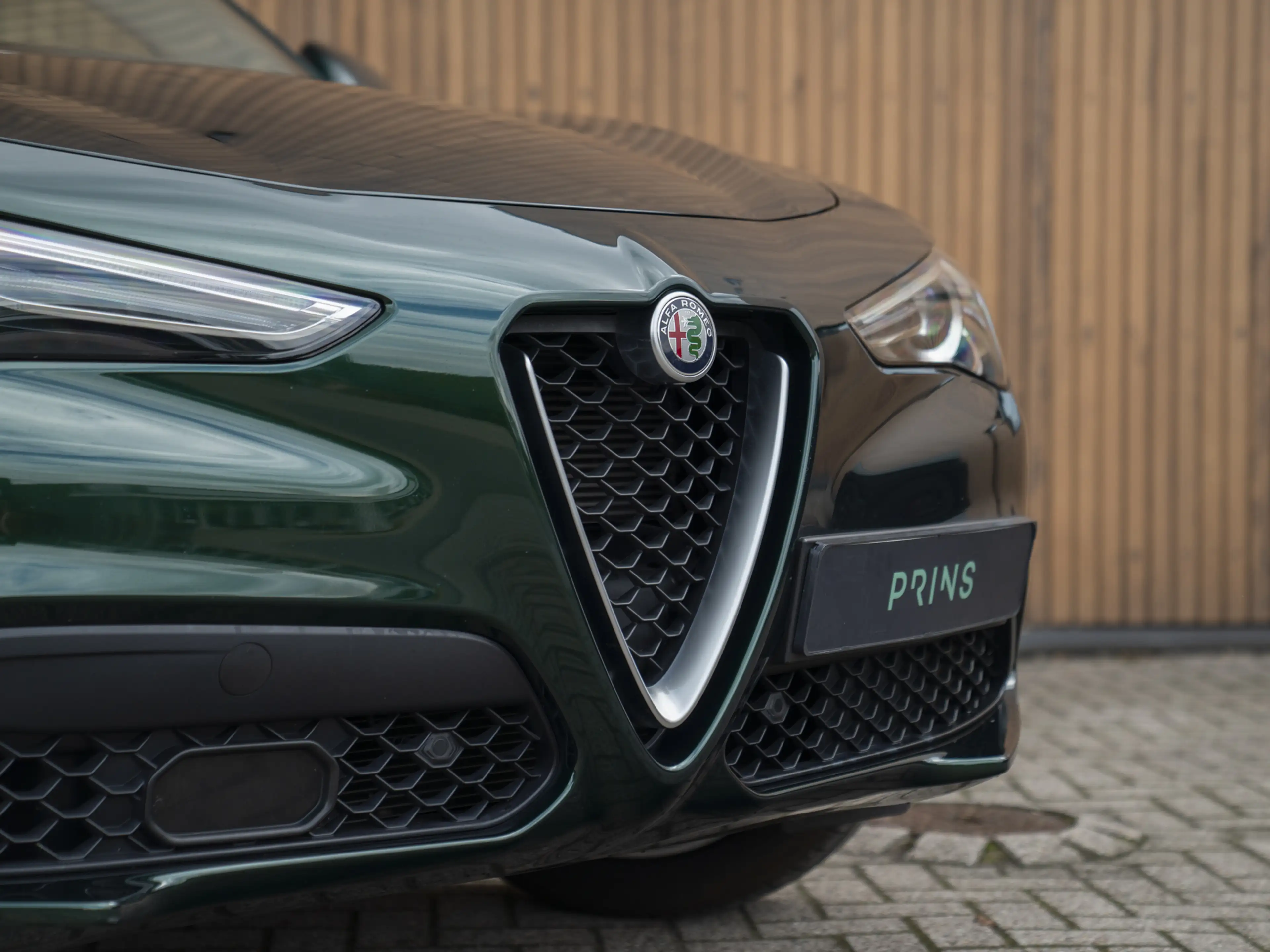 Alfa Romeo Stelvio 2.0 T AWD Veloce — photo 24