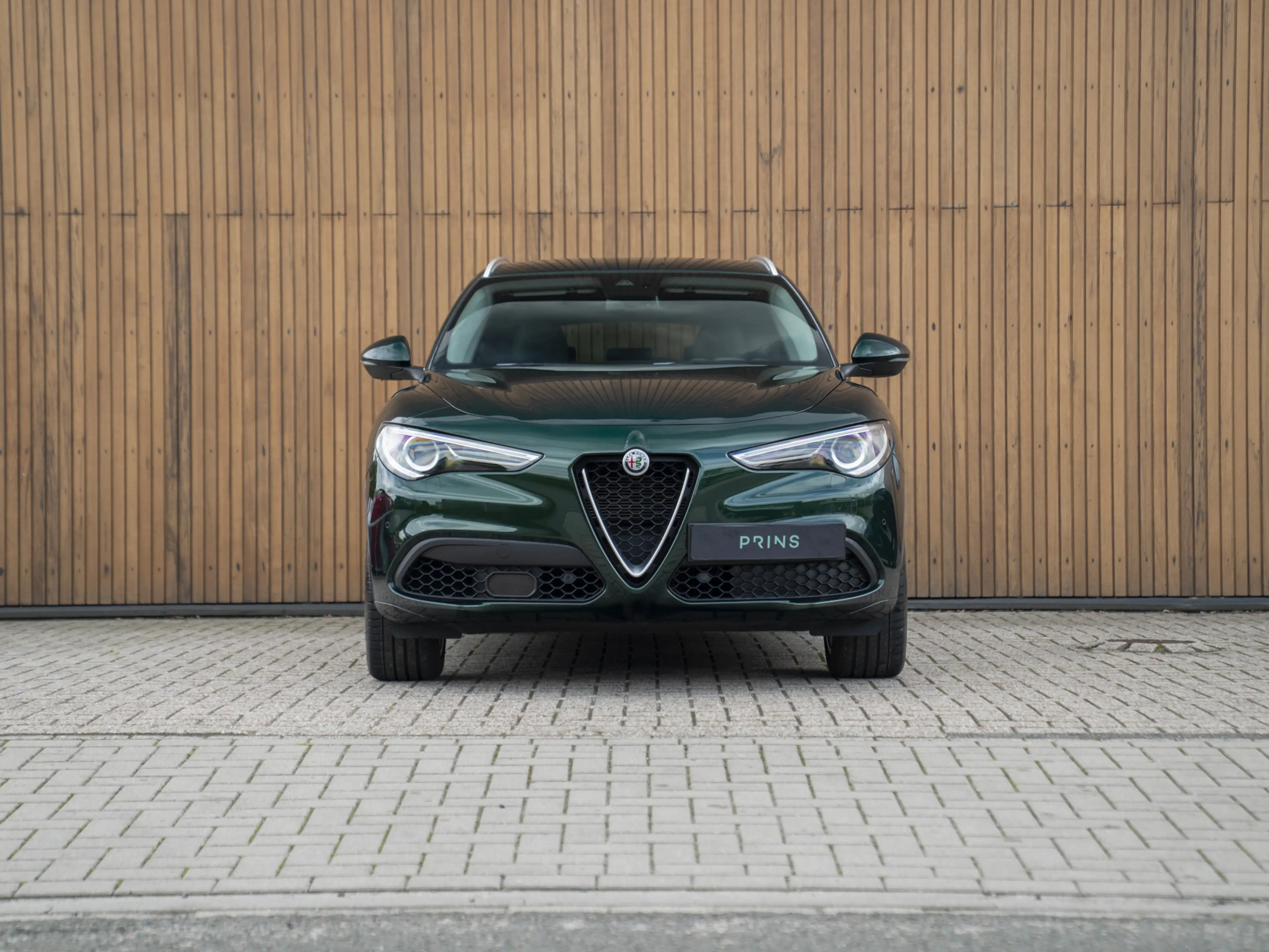 Alfa Romeo Stelvio 2.0 T AWD Veloce — photo 2