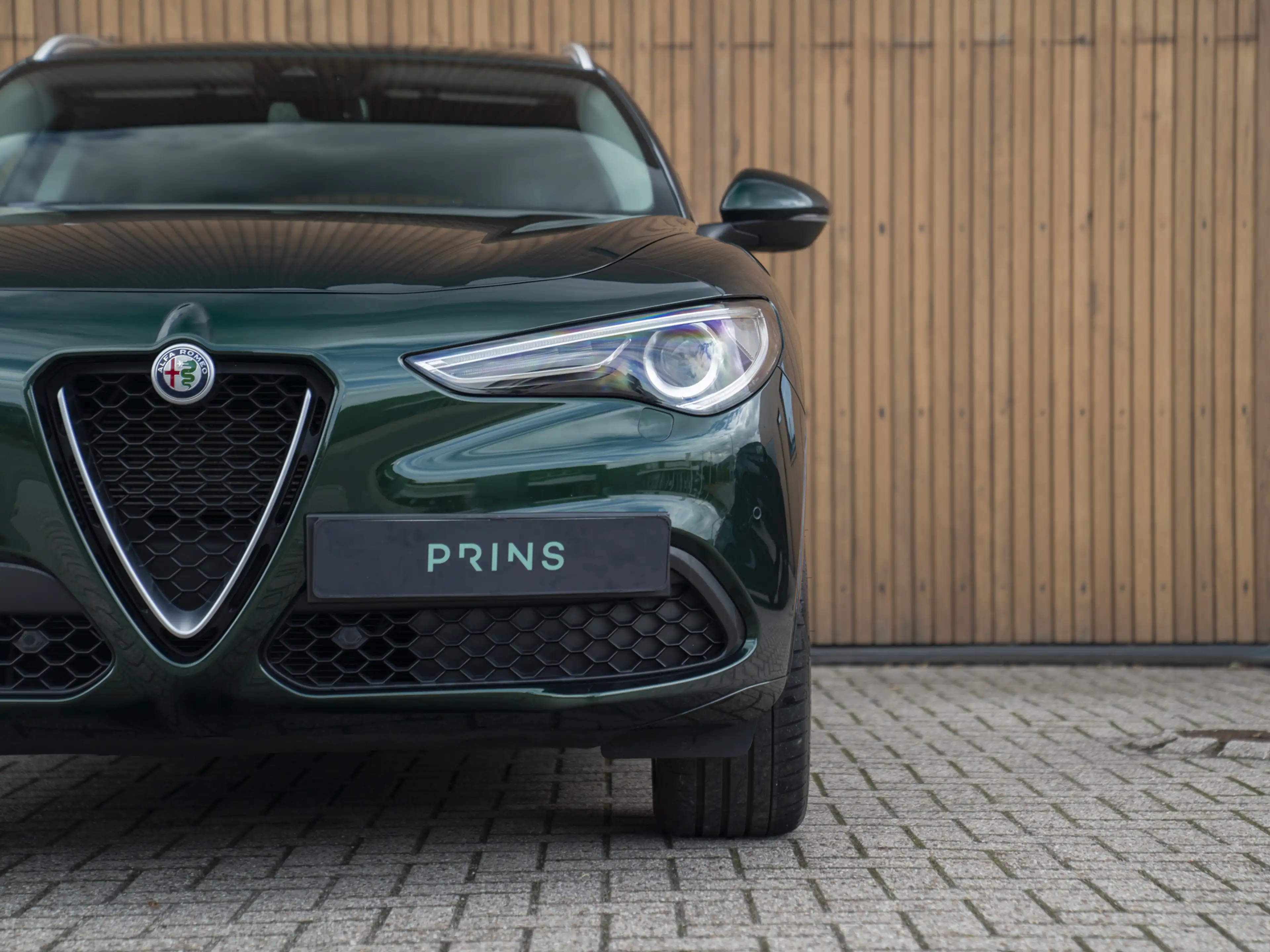 Alfa Romeo Stelvio 2.0 T AWD Veloce — photo 22