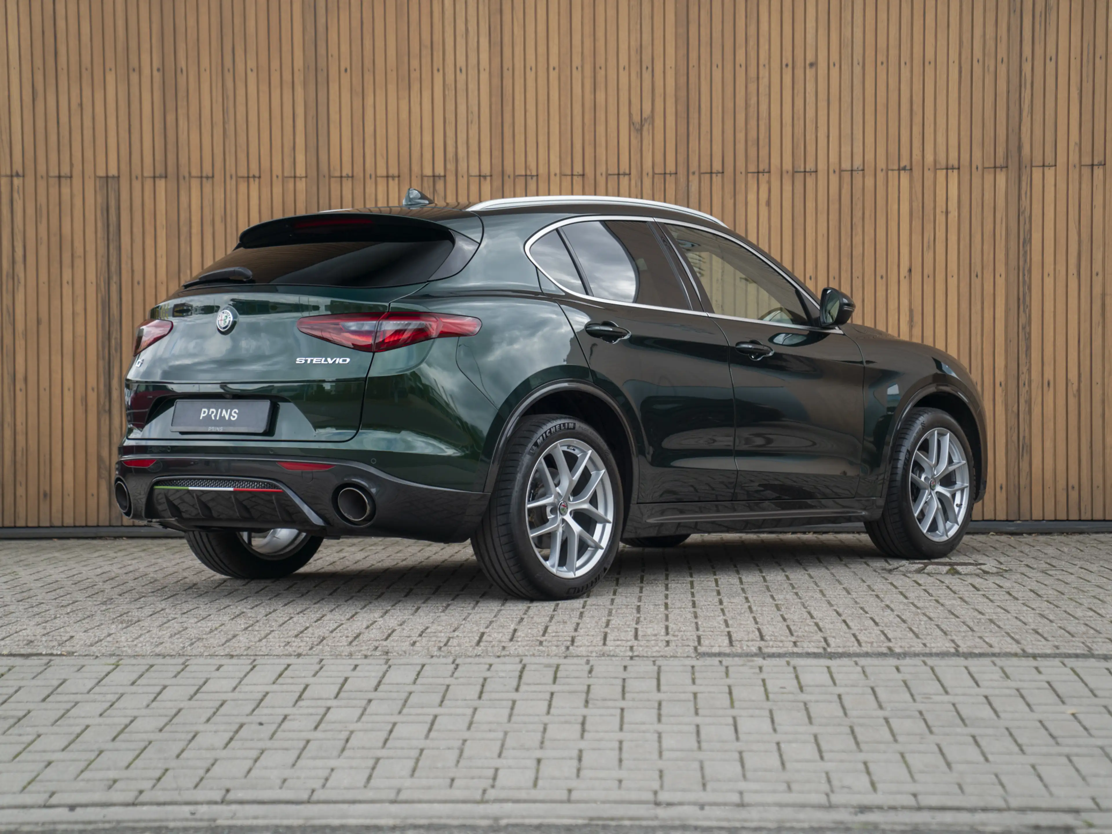 Alfa Romeo Stelvio 2.0 T AWD Veloce — photo 4