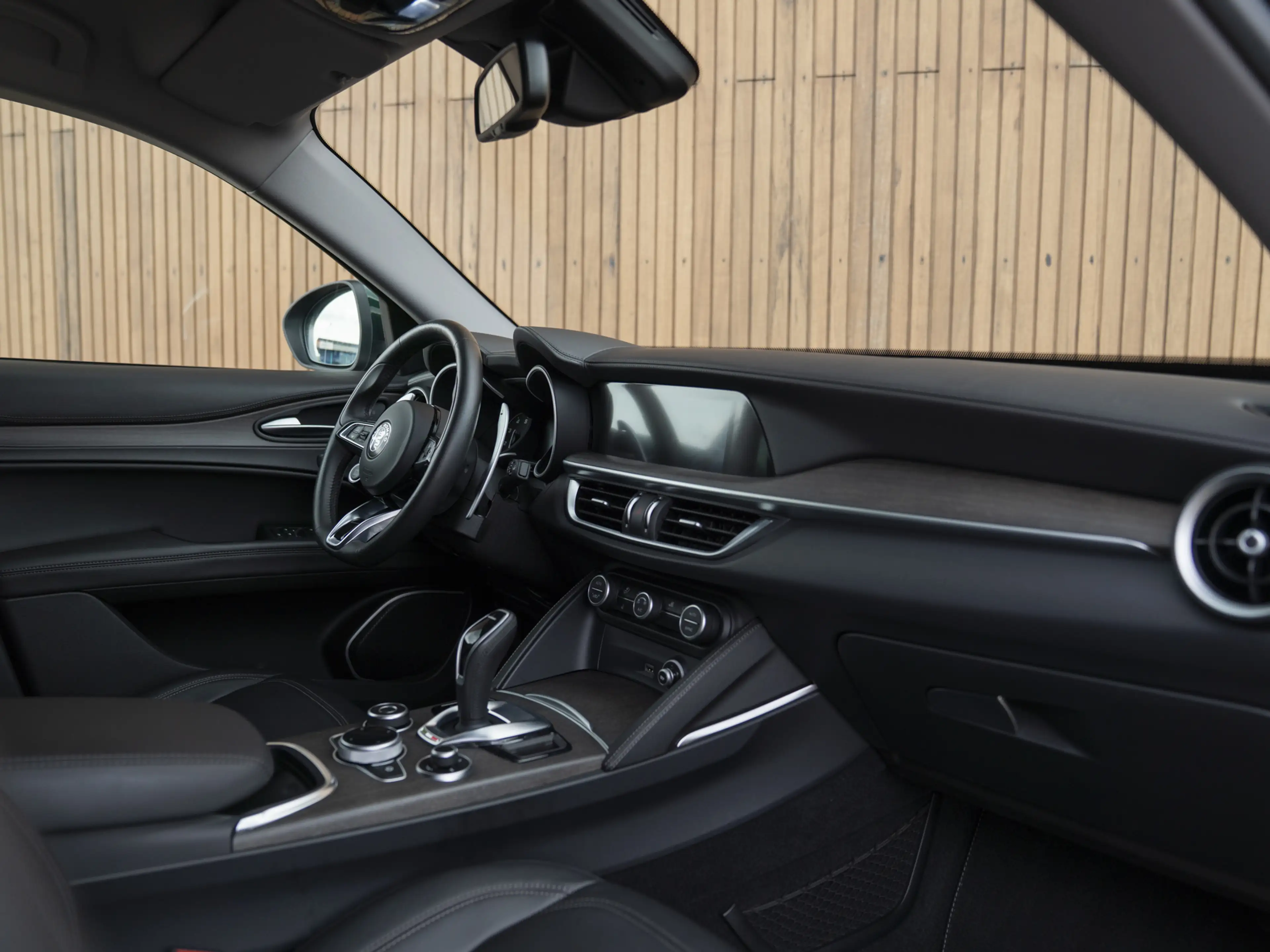 Alfa Romeo Stelvio 2.0 T AWD Veloce — photo 45
