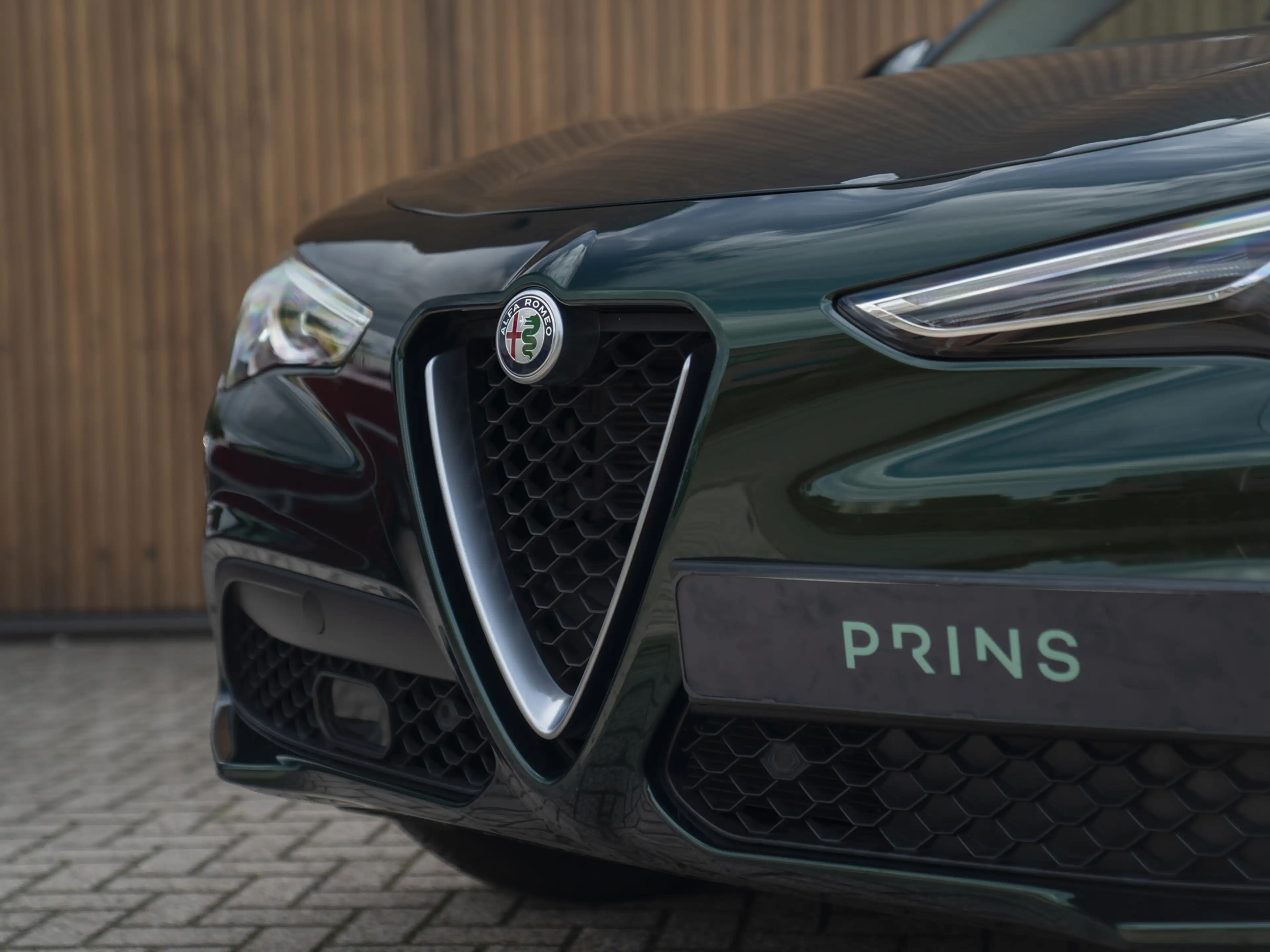 Alfa Romeo Stelvio 2.0 T AWD Veloce — photo 15