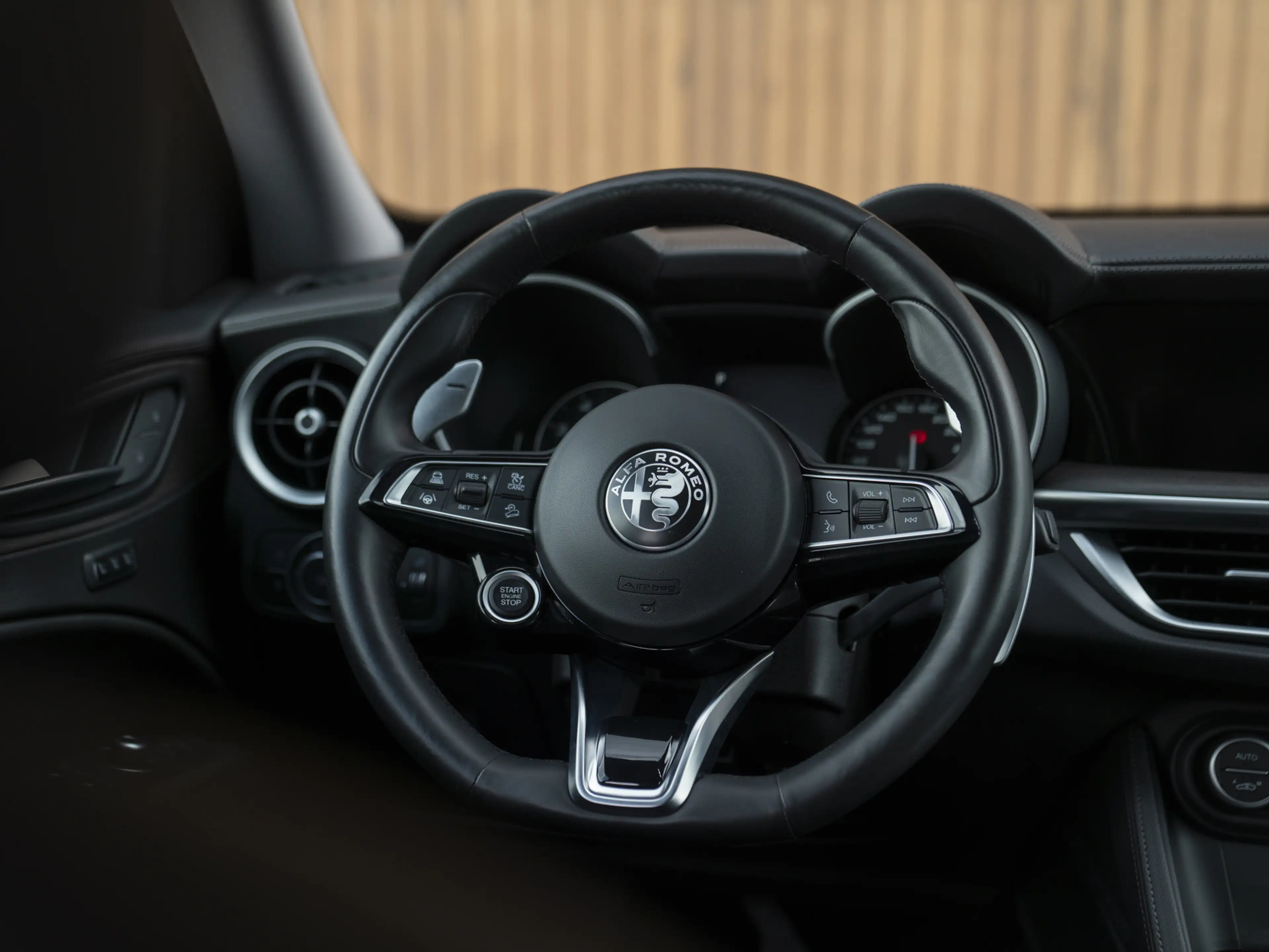 Alfa Romeo Stelvio 2.0 T AWD Veloce — photo 32