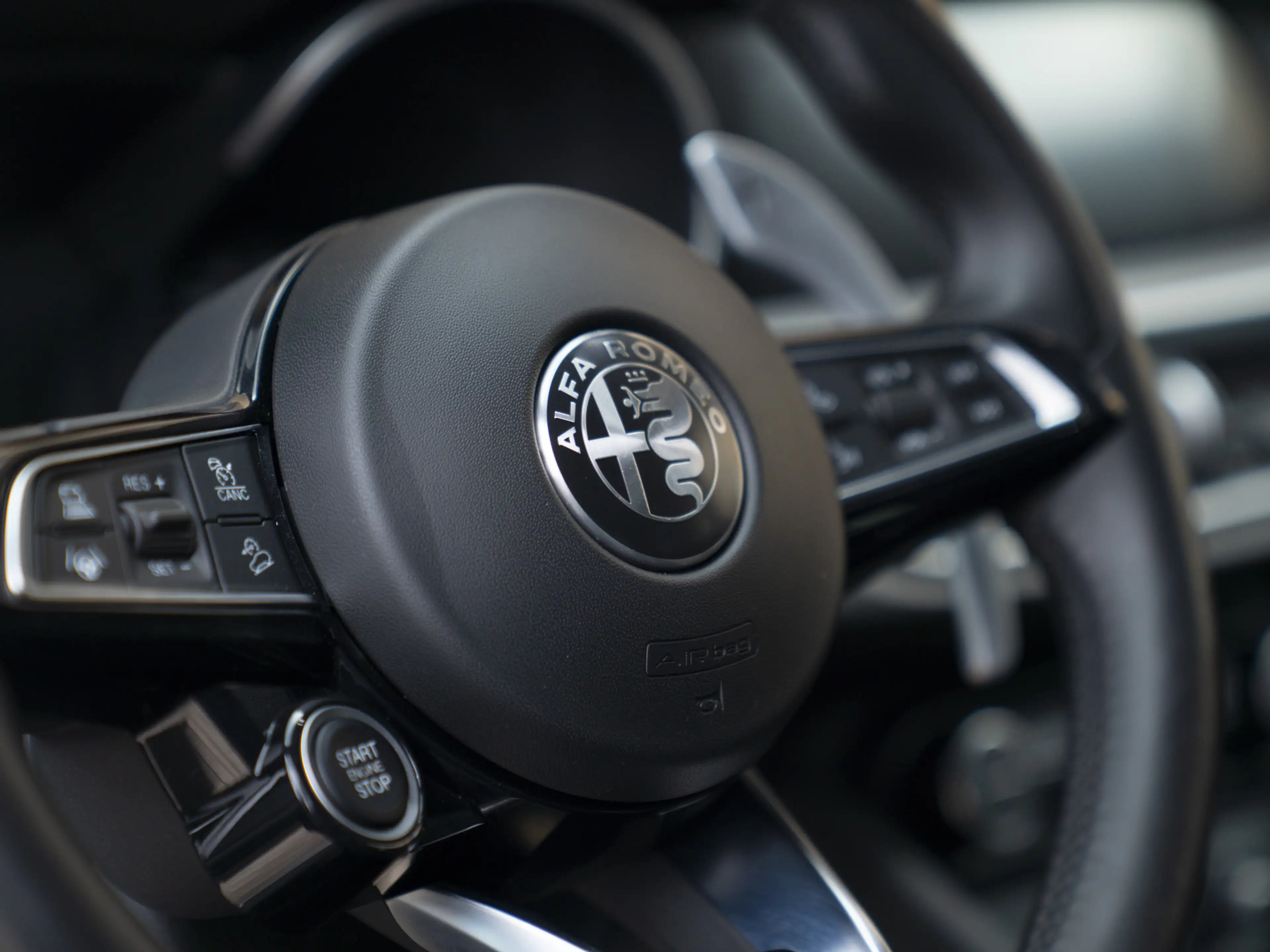 Alfa Romeo Stelvio 2.0 T AWD Veloce — photo 8