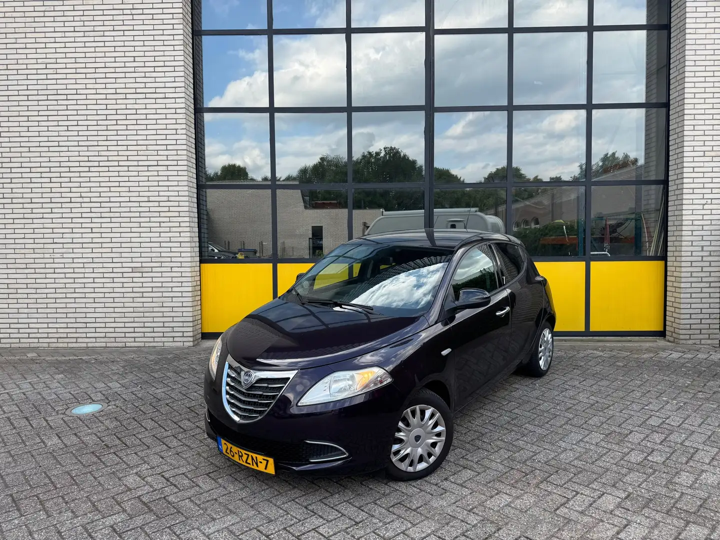 Lancia Ypsilon 0.9 TwinAir Silver 4 seizoenen banden, airco Mauve - 1